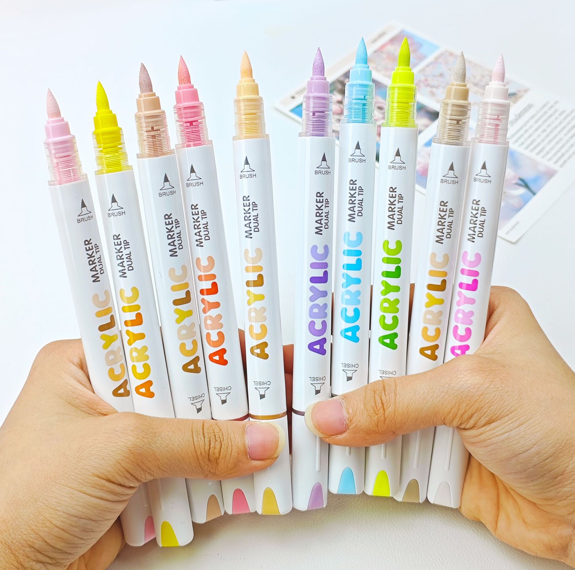 Guangna 8109 Double-headed Straight liquid Acrylic marker Pen set, 12-color stackable color pens, specially designed for art brushes details Picture