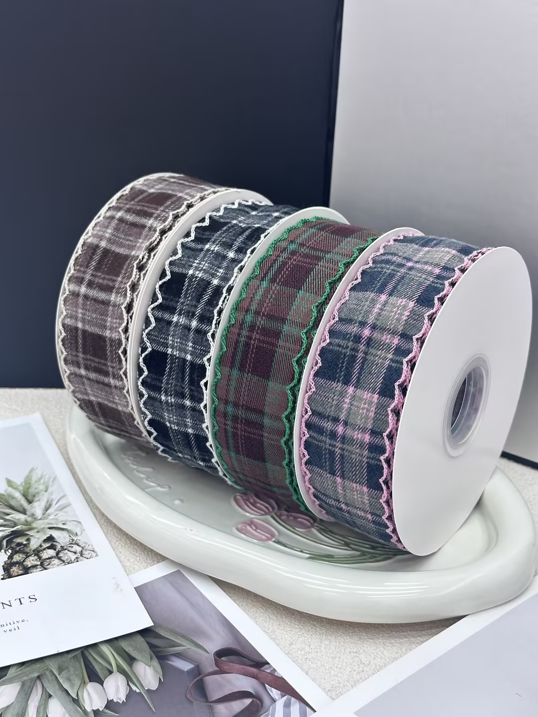 The 12-point checkered strap can be used for gift wrapping, bouquet wrapping, bows, and DIY handicrafts Specification image
