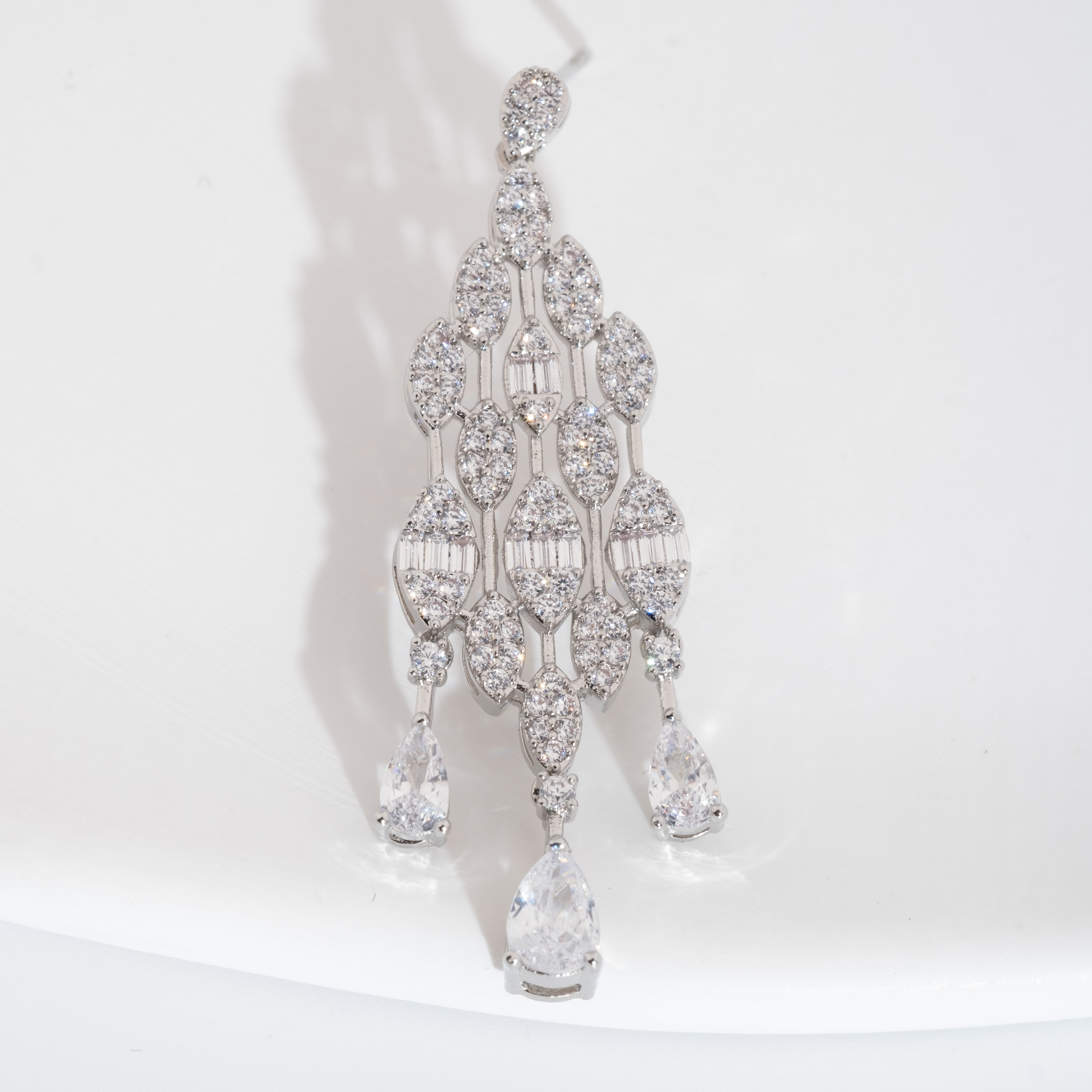 A set of elegant and sparkling cubic zirconia teardrop design earrings is suitable for ladies to wear at wedding banquets Application Scenario