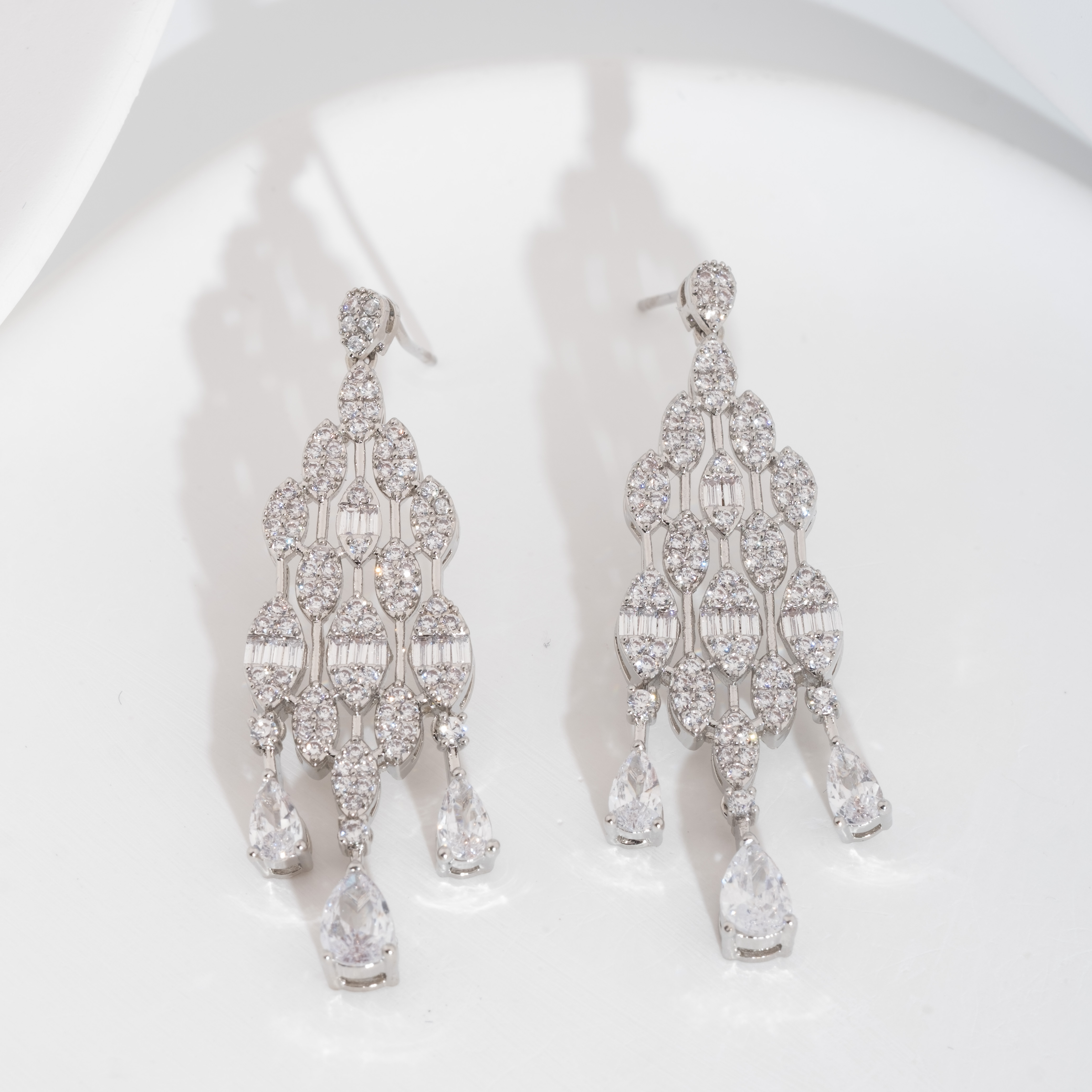 A set of elegant and sparkling cubic zirconia teardrop design earrings is suitable for ladies to wear at wedding banquets