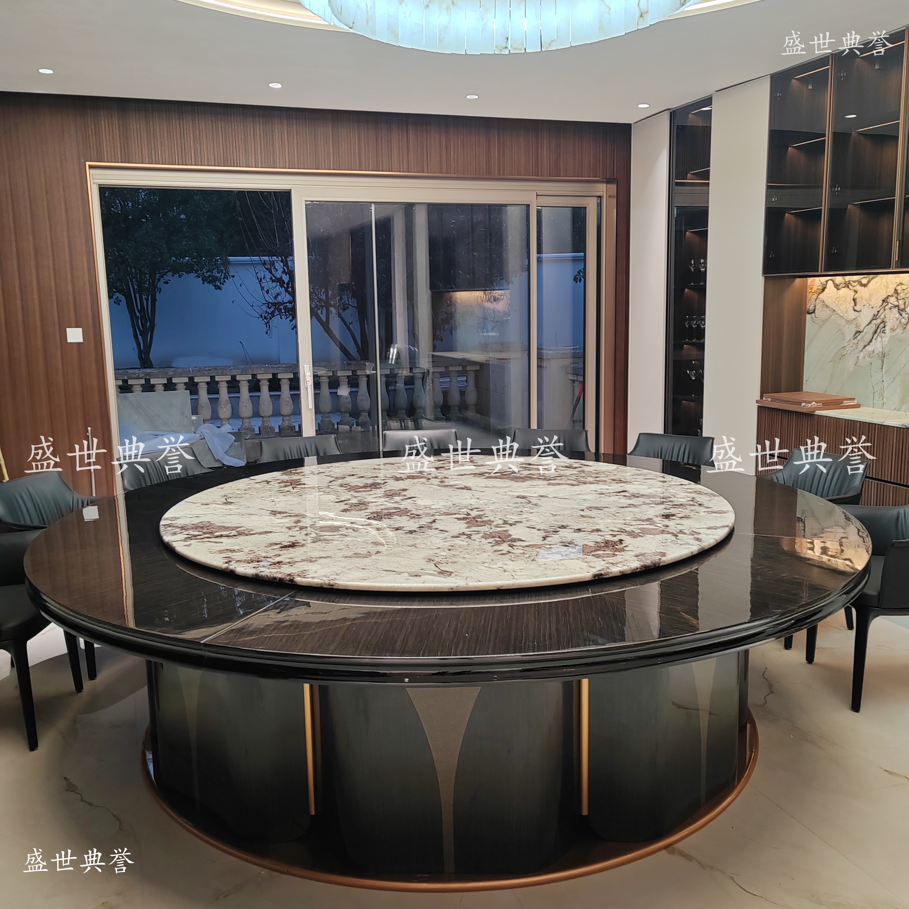High-end electric dining tables and chairs for clubs in Huzhou, piano-lacquered large round tables for villas, and light luxury solid wood dining tables for hotels