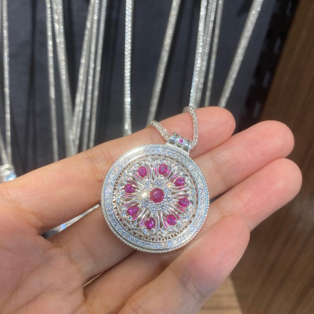 This trendy copper jewelry necklace is a simple, fashionable and versatile Korean version for women. It's a perfect gift for couples Application Scenario