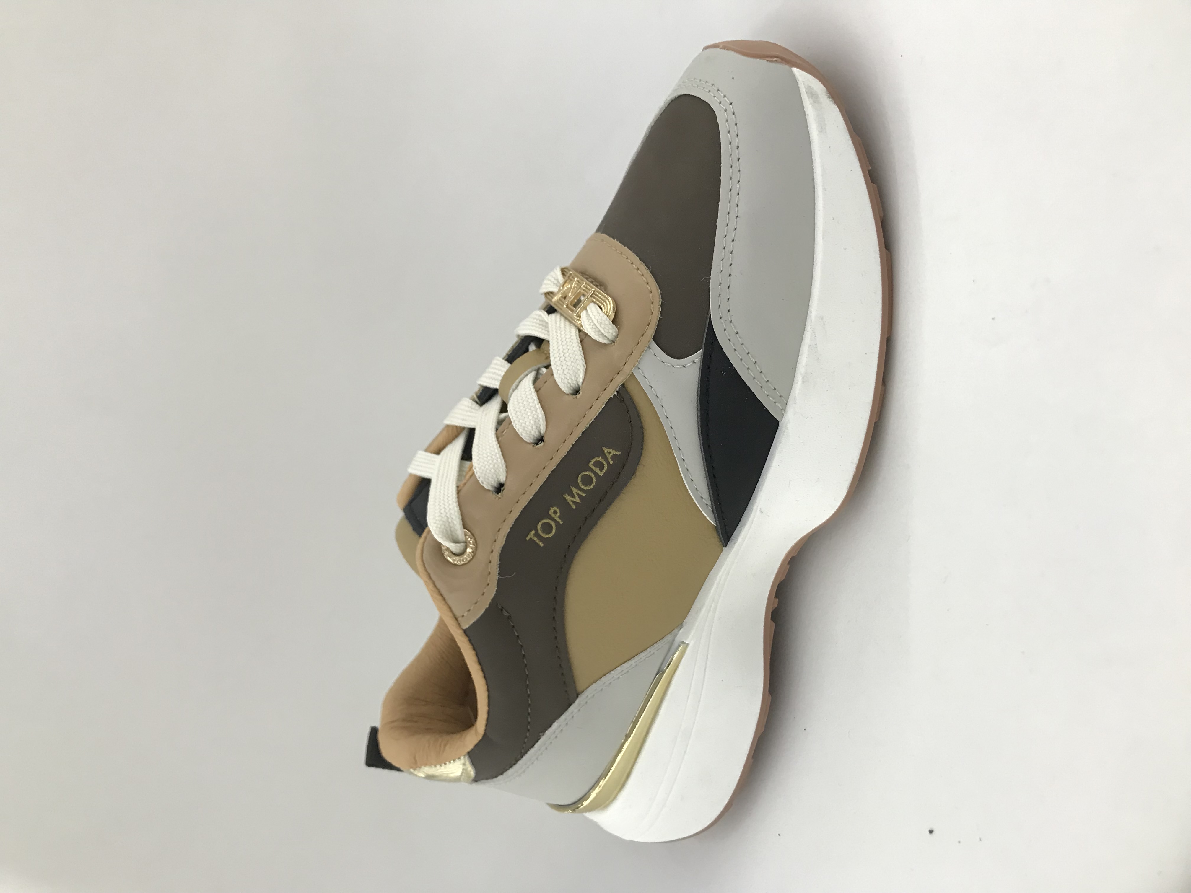Casual breathable shoes are comfortable, lightweight and versatile women's shoes full figure