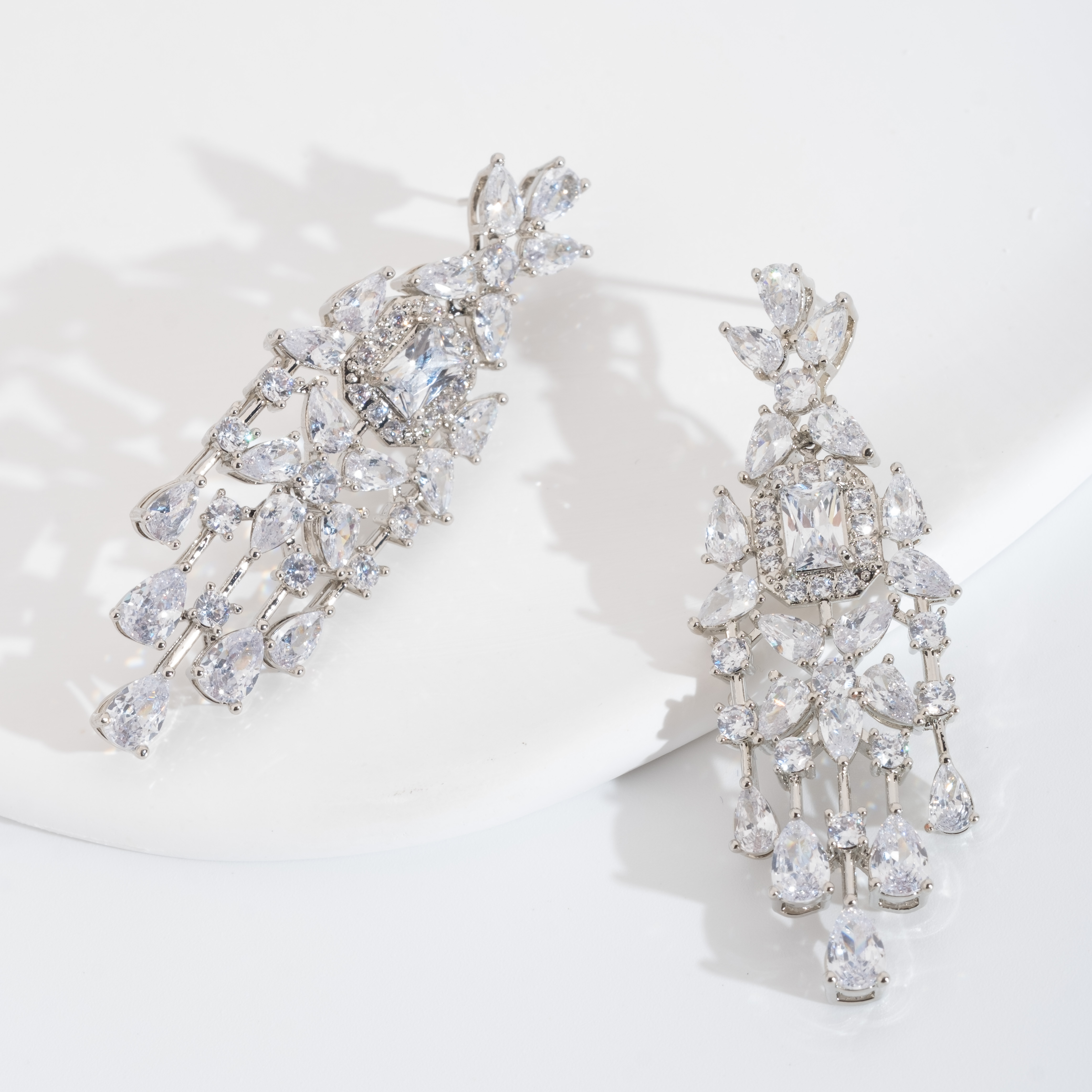 A set of luxurious and elegant earrings with a sparkling cubic zirconia bouquet design is suitable for ladies to wear at a wedding Application Scenario