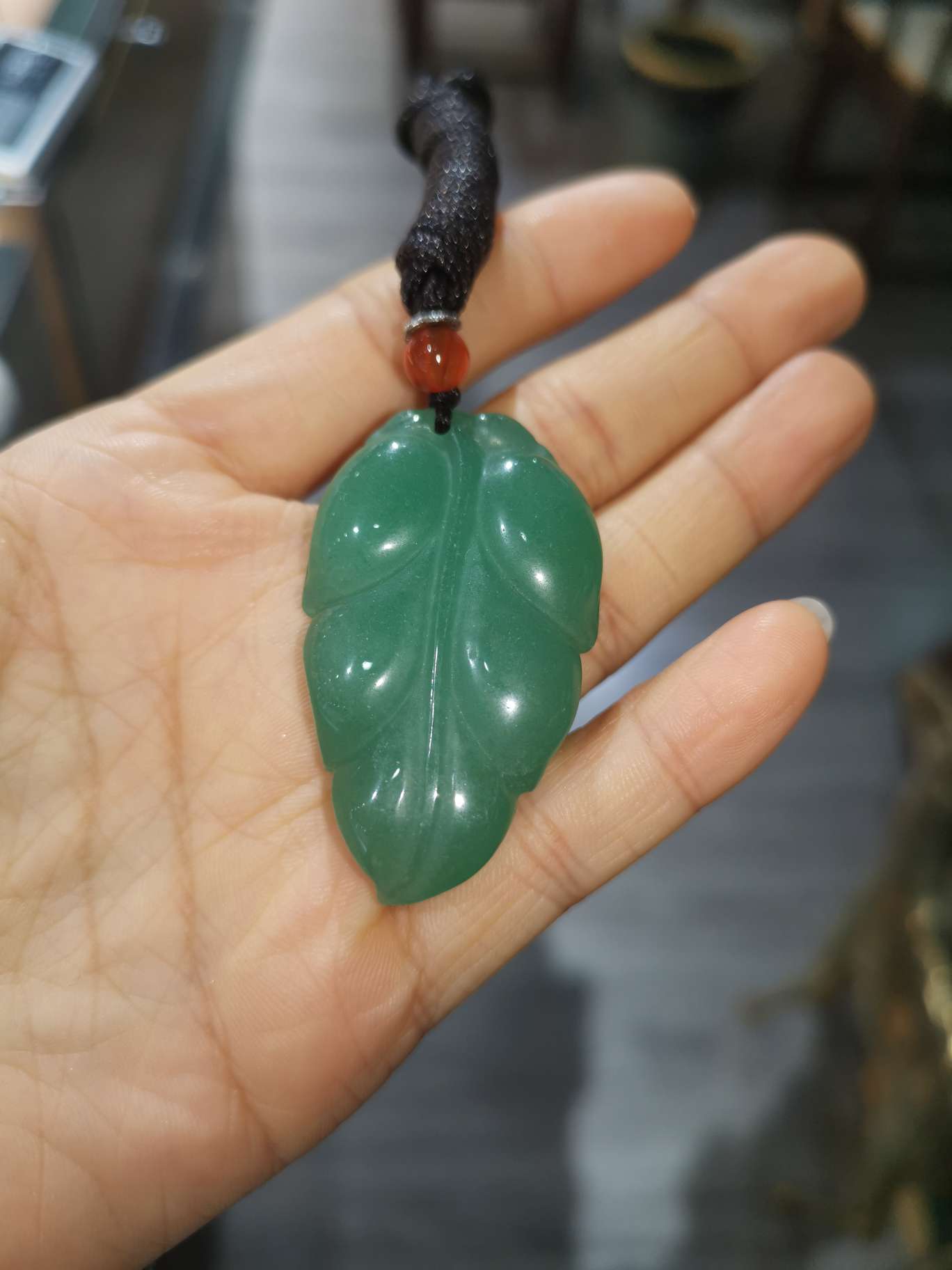 Ba Yu pendants are given as gifts for lovers, elders, leaders, best friends on their birthdays or anniversaries