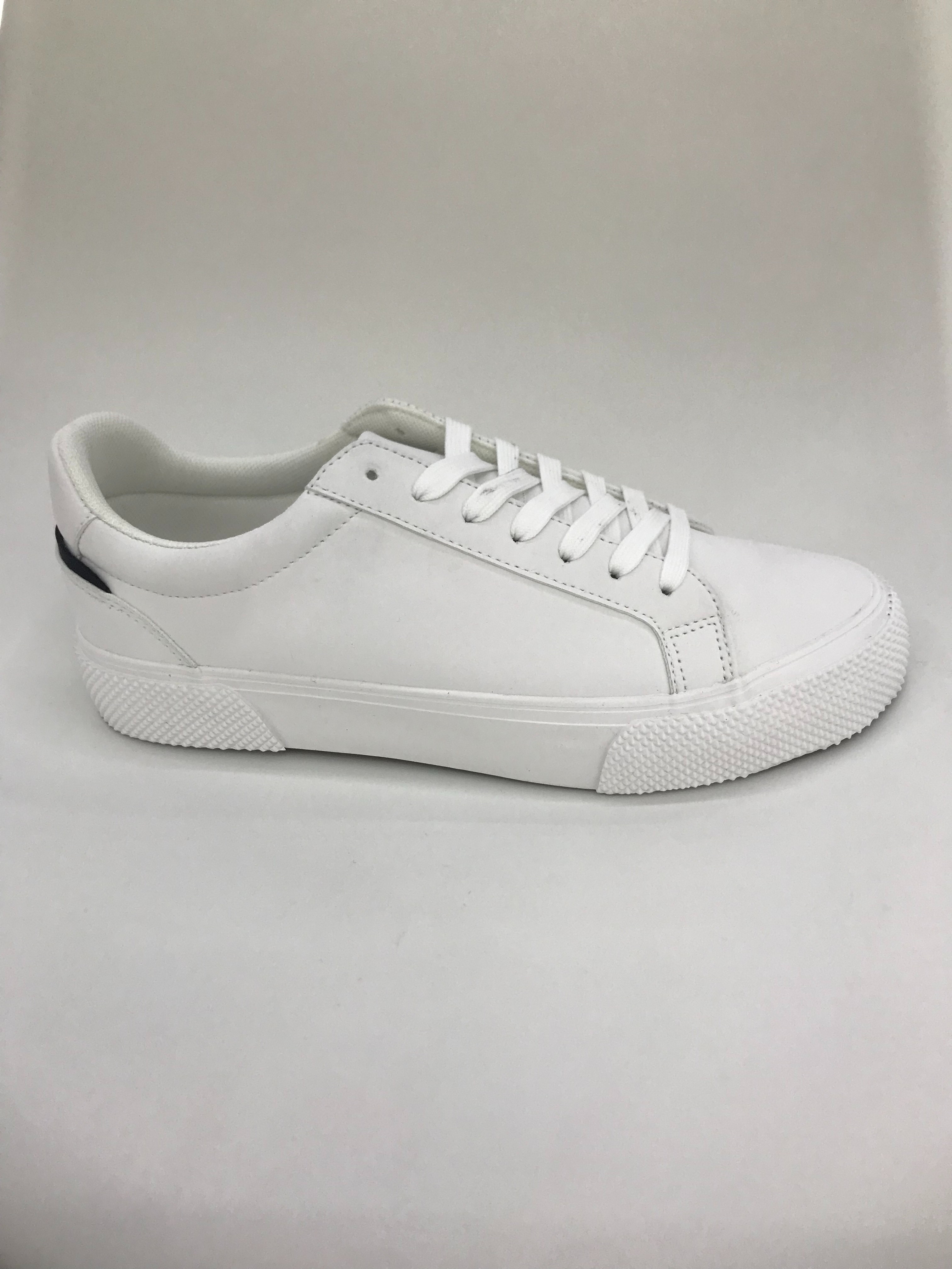 Men's casual board shoes, comfortable and trendy sports shoes for men full figure