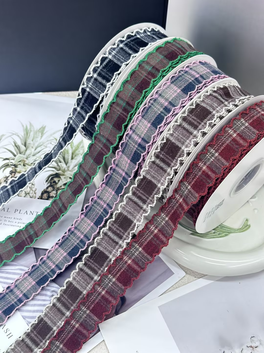 The 8-point checkered band can be used for gift wrapping, bouquet wrapping, bows, and DIY handicrafts Specification image