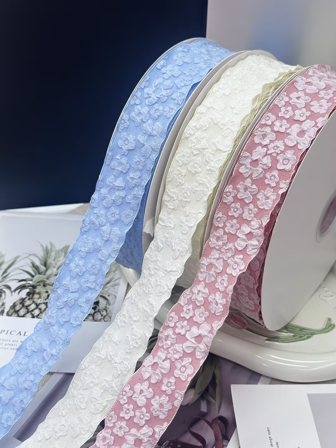 12-point camellia directly dispatched from Yiwu factory, flower gift box packaging for DIY bows, in sufficient stock. Specification image