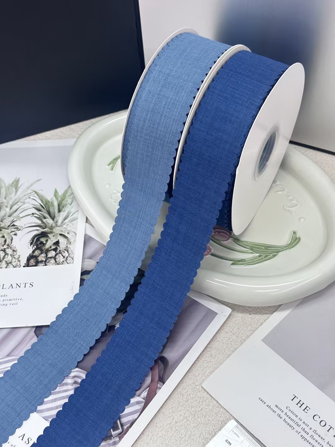 The 12-point fringed plain denim can be used for gift wrapping, bouquet wrapping, bows, and DIY handicrafts details Picture