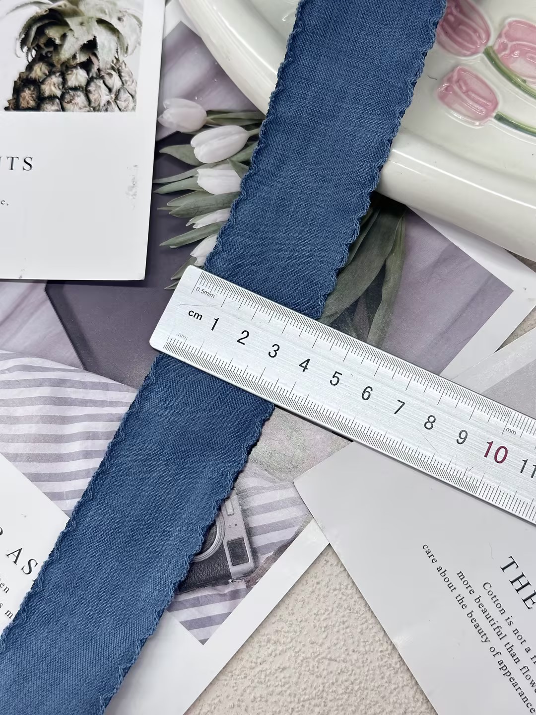 4cm plain denim with outlined edges directly from Yiwu factory, specially designed for DIY bows in flower gift box packaging. Abundant stock available. Item Picture