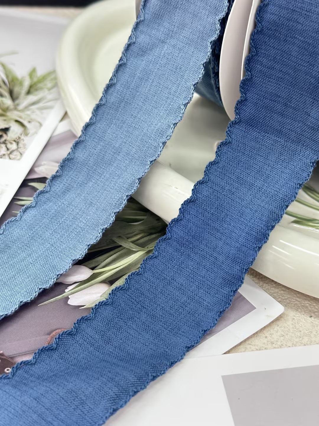 4cm plain denim with outlined edges directly from Yiwu factory, specially designed for DIY bows in flower gift box packaging. Abundant stock available. Specification image