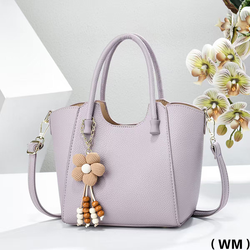 Meifang Bags and Yiding Bag Industry's new large-capacity women's single-shoulder crossbody bag is a fashionable commuting handbag details Picture