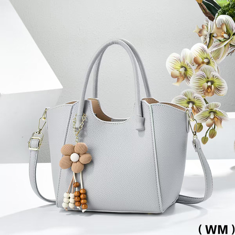 Meifang Bags and Yiding Bag Industry's new large-capacity women's single-shoulder crossbody bag is a fashionable commuting handbag