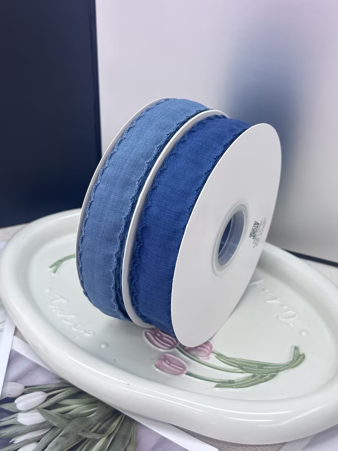 8-point fringed plain denim can be used for gift wrapping, bouquet wrapping, bows, and DIY handicrafts