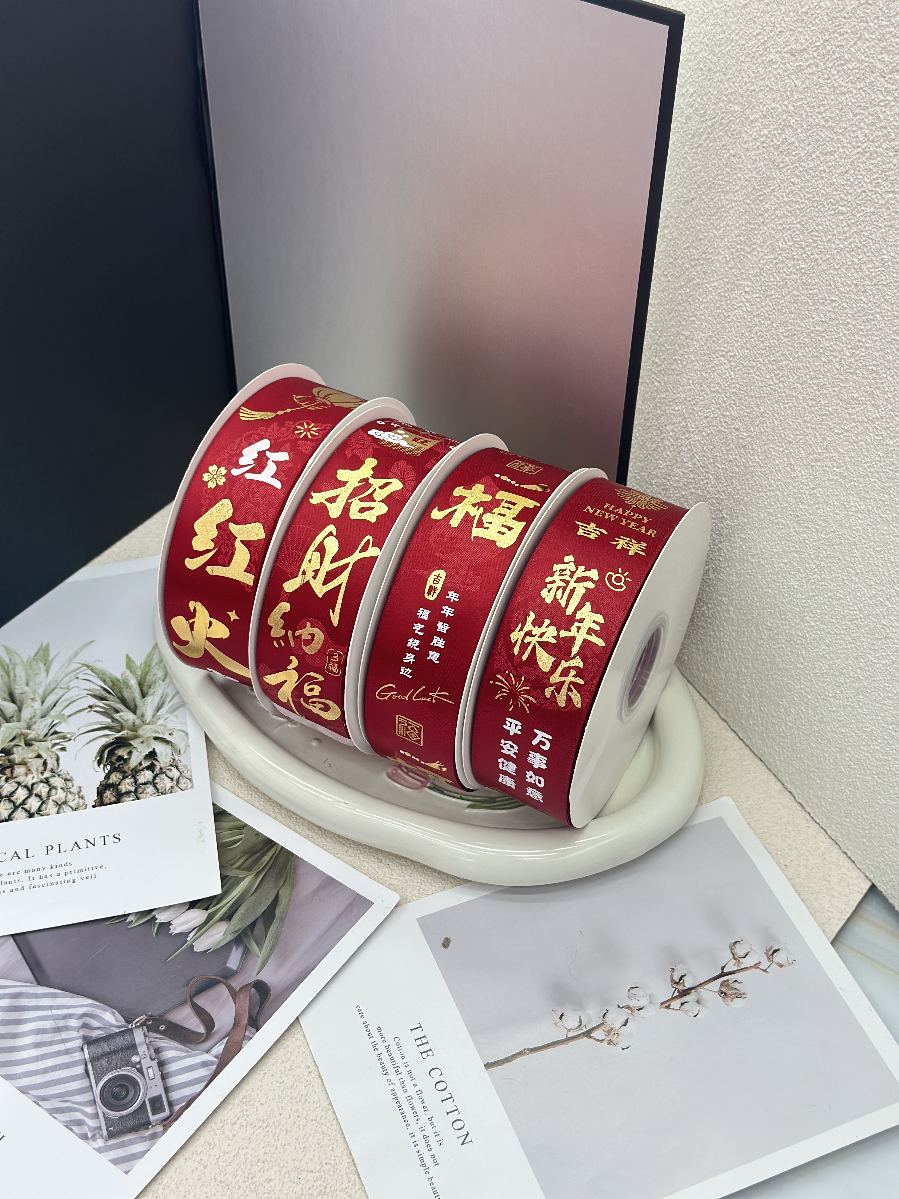 Multicolored and gold-embossed ribbons can be used for flower gift box packaging, DIY handicrafts, etc. Factory direct delivery, abundant stock available.