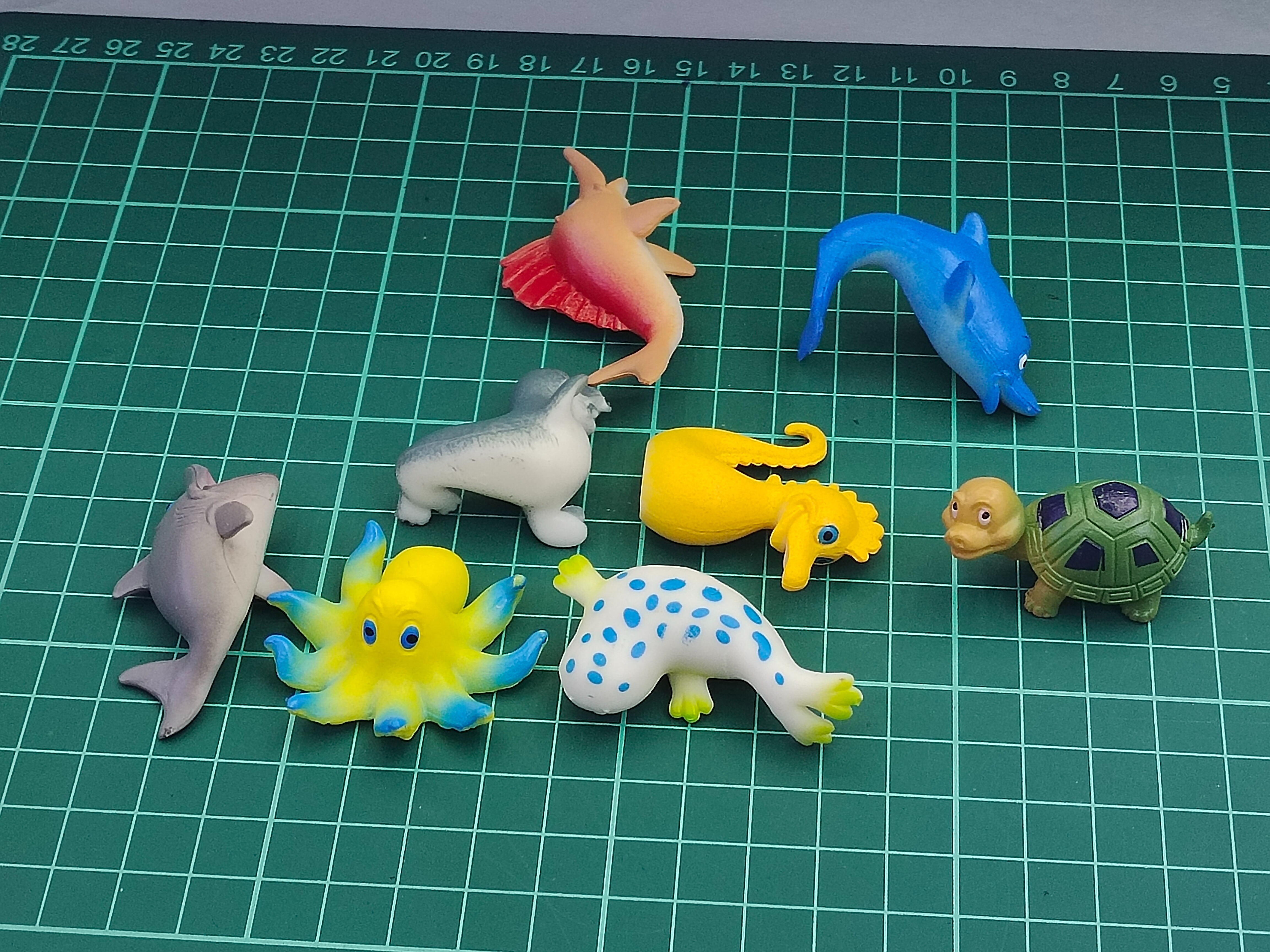 Blue plastic dolphin-shaped electronic scale, small scale, battery electronic scale, electronic scale details Picture