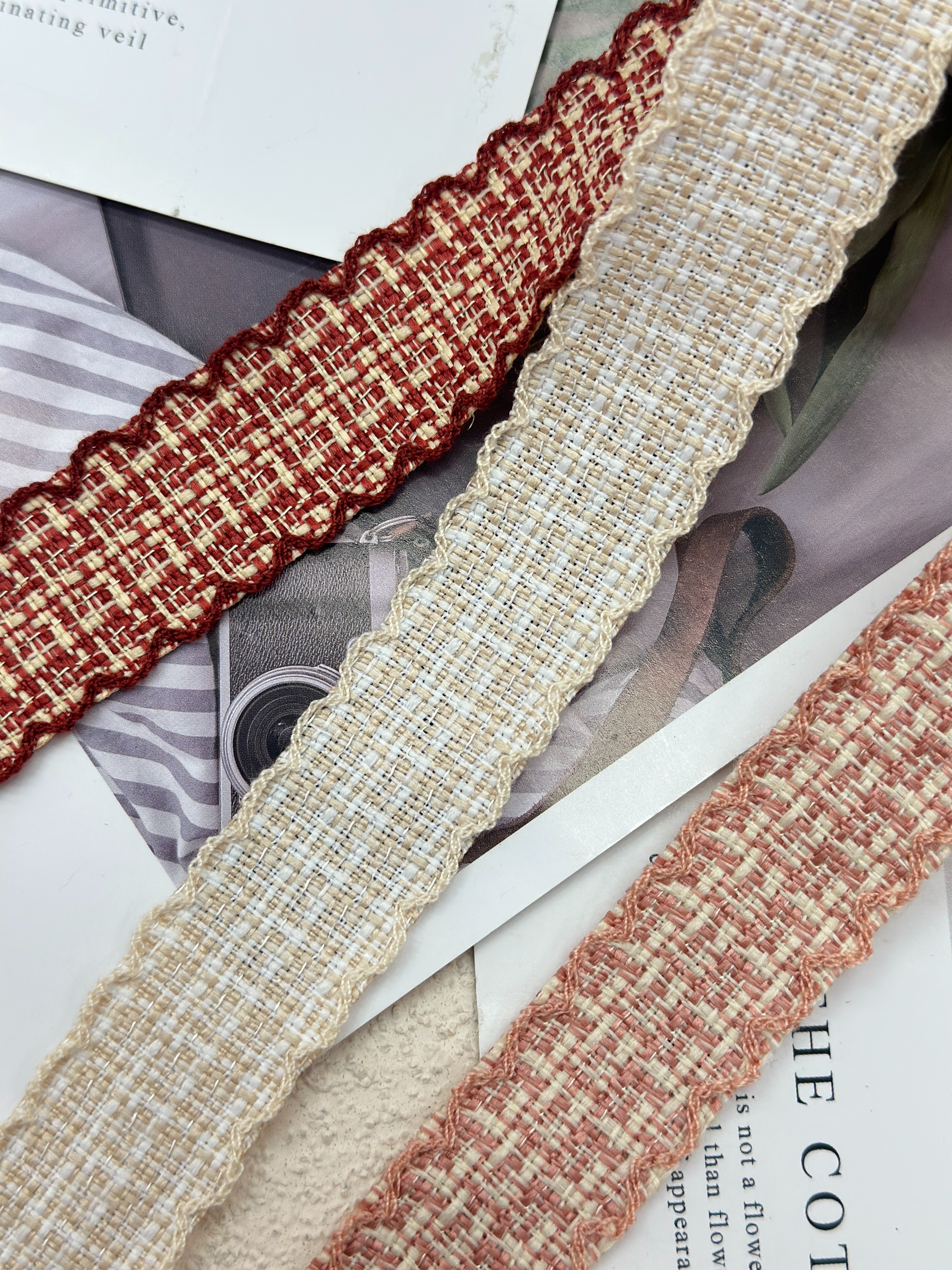 The 8-point hooked edge chanel-style can be used for gift wrapping, bouquet wrapping, bows, and DIY handicrafts Specification image