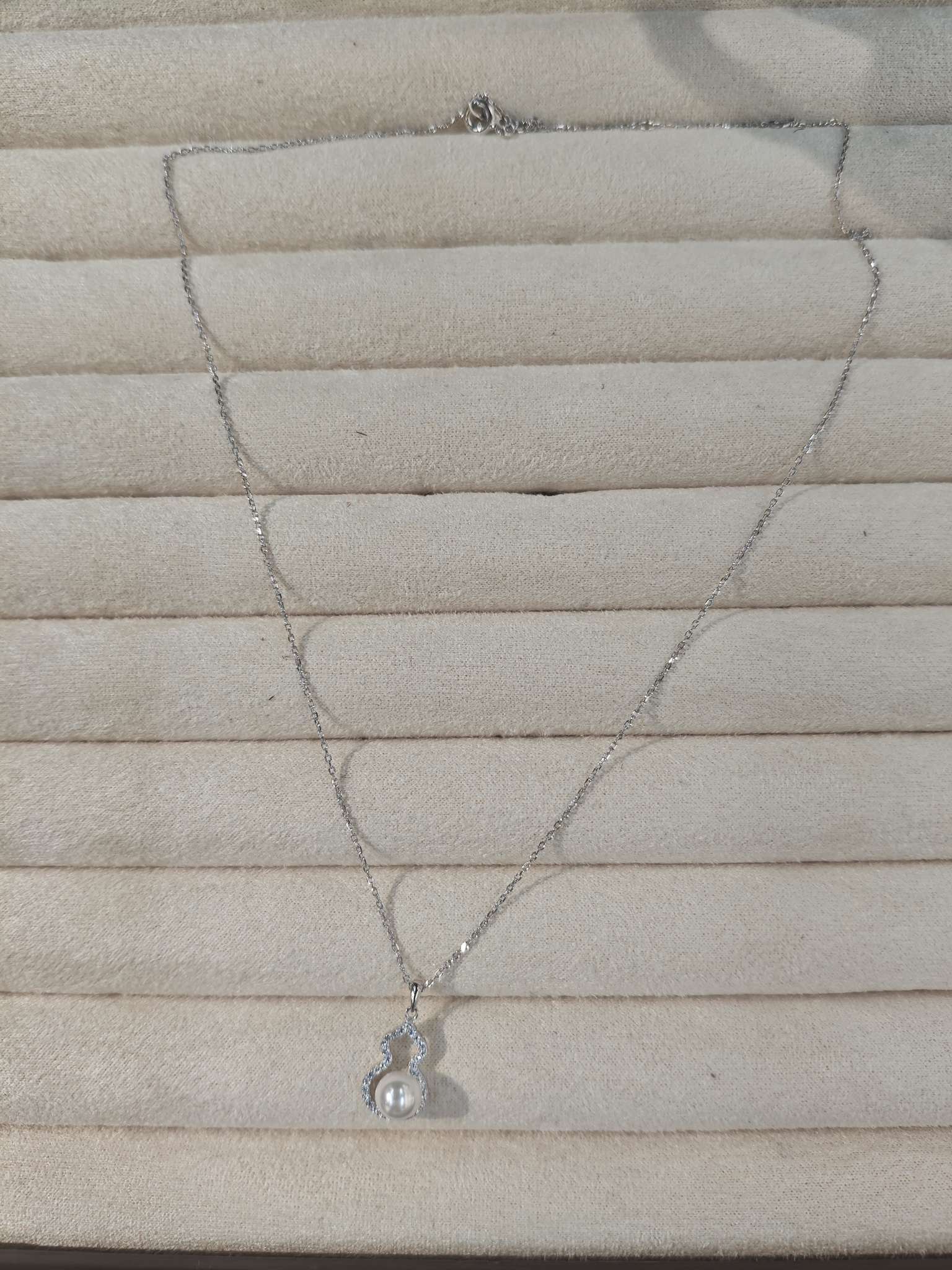 The new pearl necklace and silver jewelry accessory is elegant and versatile. The gourd pearl S925 silver necklace accessory detail image 2