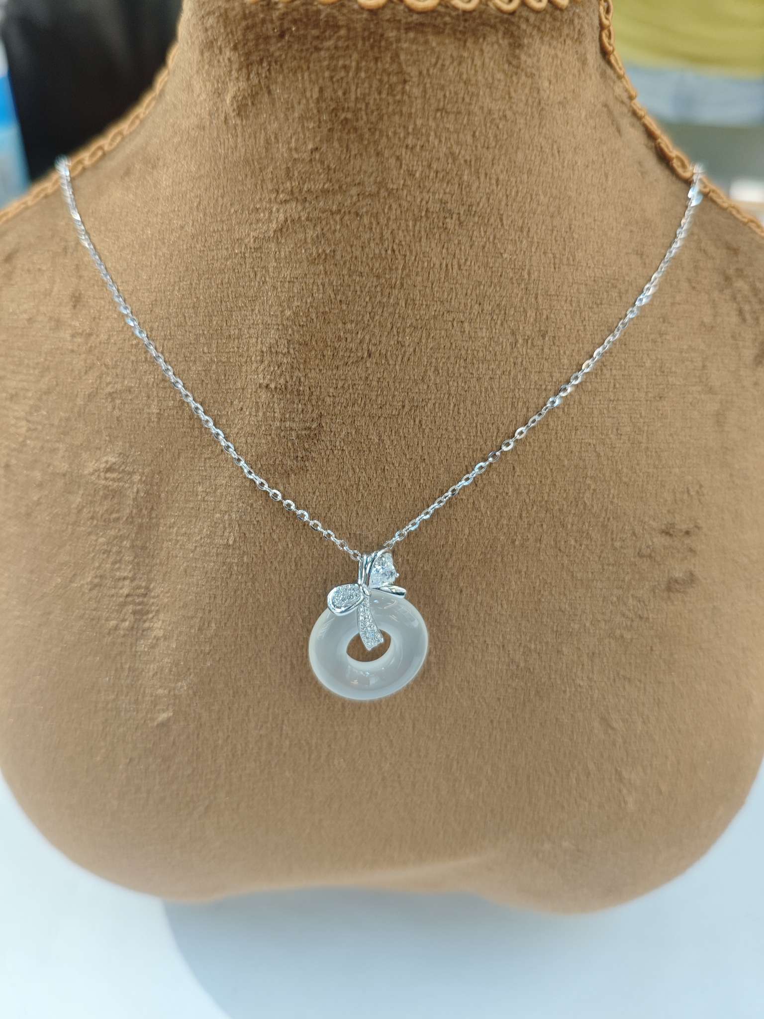 New elegant white chalcedony S925 silver necklace for ladies Specification image