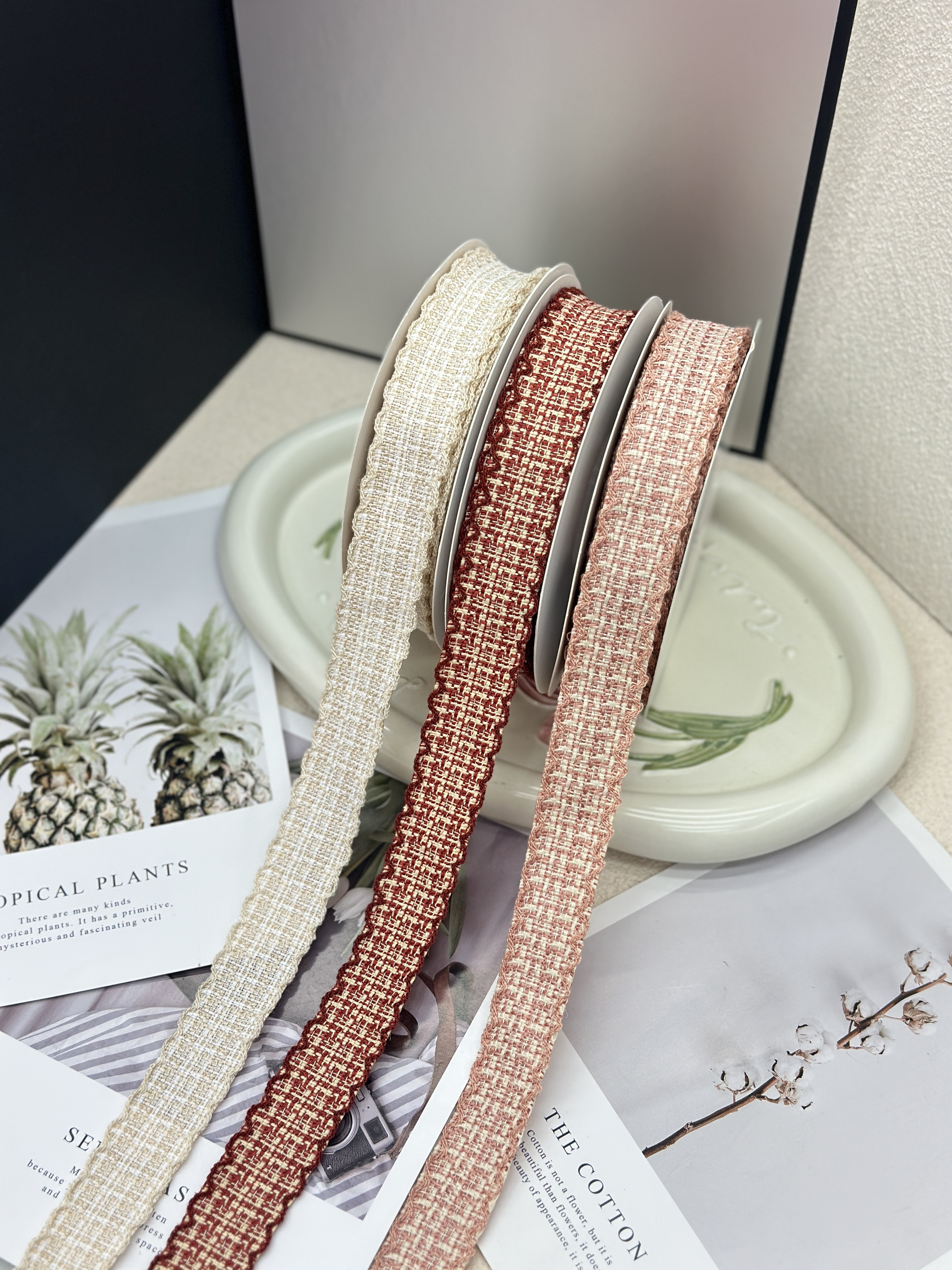 The 8-point hooked edge chanel-style can be used for gift wrapping, bouquet wrapping, bows, and DIY handicrafts details Picture