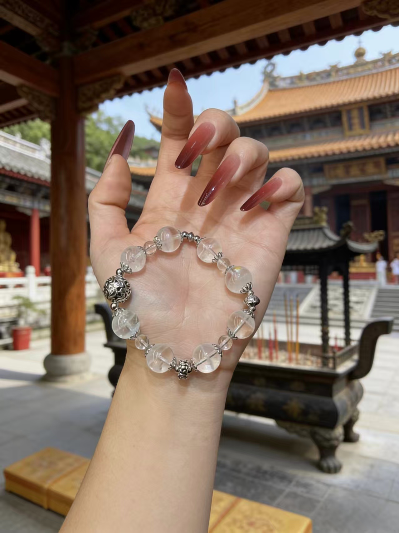 White Ghost Bracelet, a fashionable accessory with a new traditional Chinese style, is a great gift Application Scenario