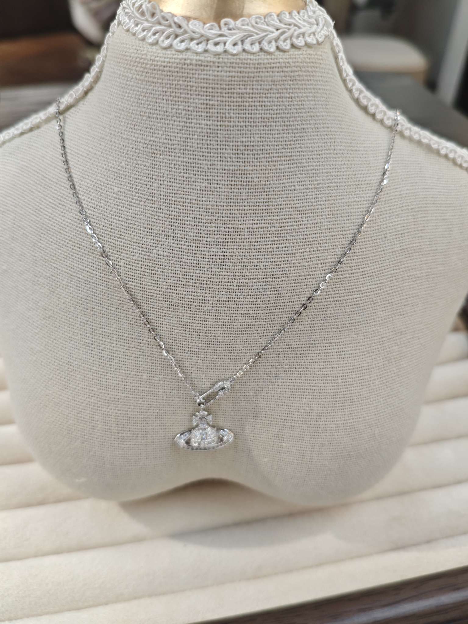 The new S925 silver necklace and silver jewelry accessory is an elegant satellite full-diamond silver necklace for ladies detail image 3