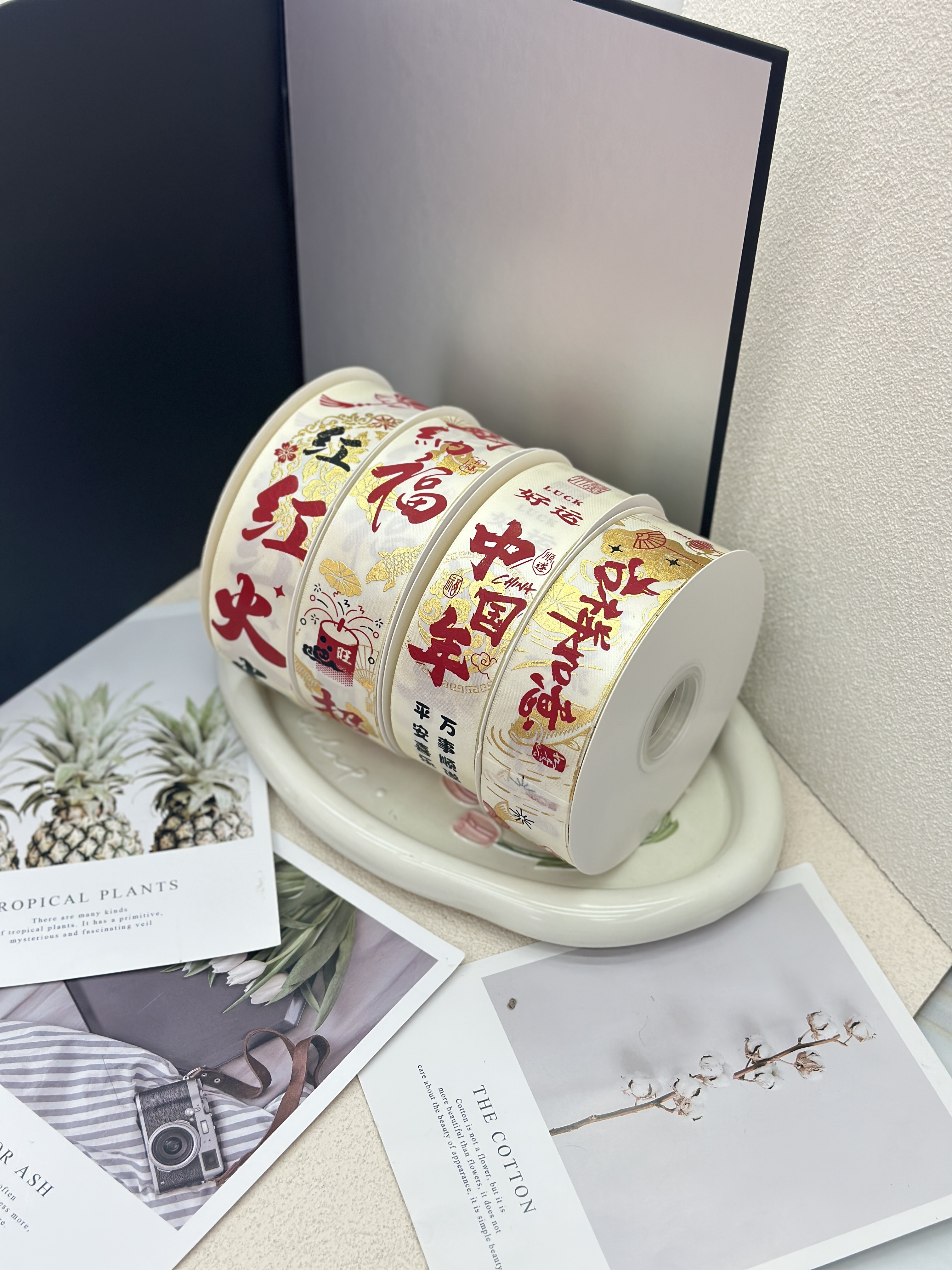 Multicolored and gold-embossed ribbons can be used for flower gift box packaging, DIY handicrafts, etc. Factory direct delivery, abundant stock available. details Picture