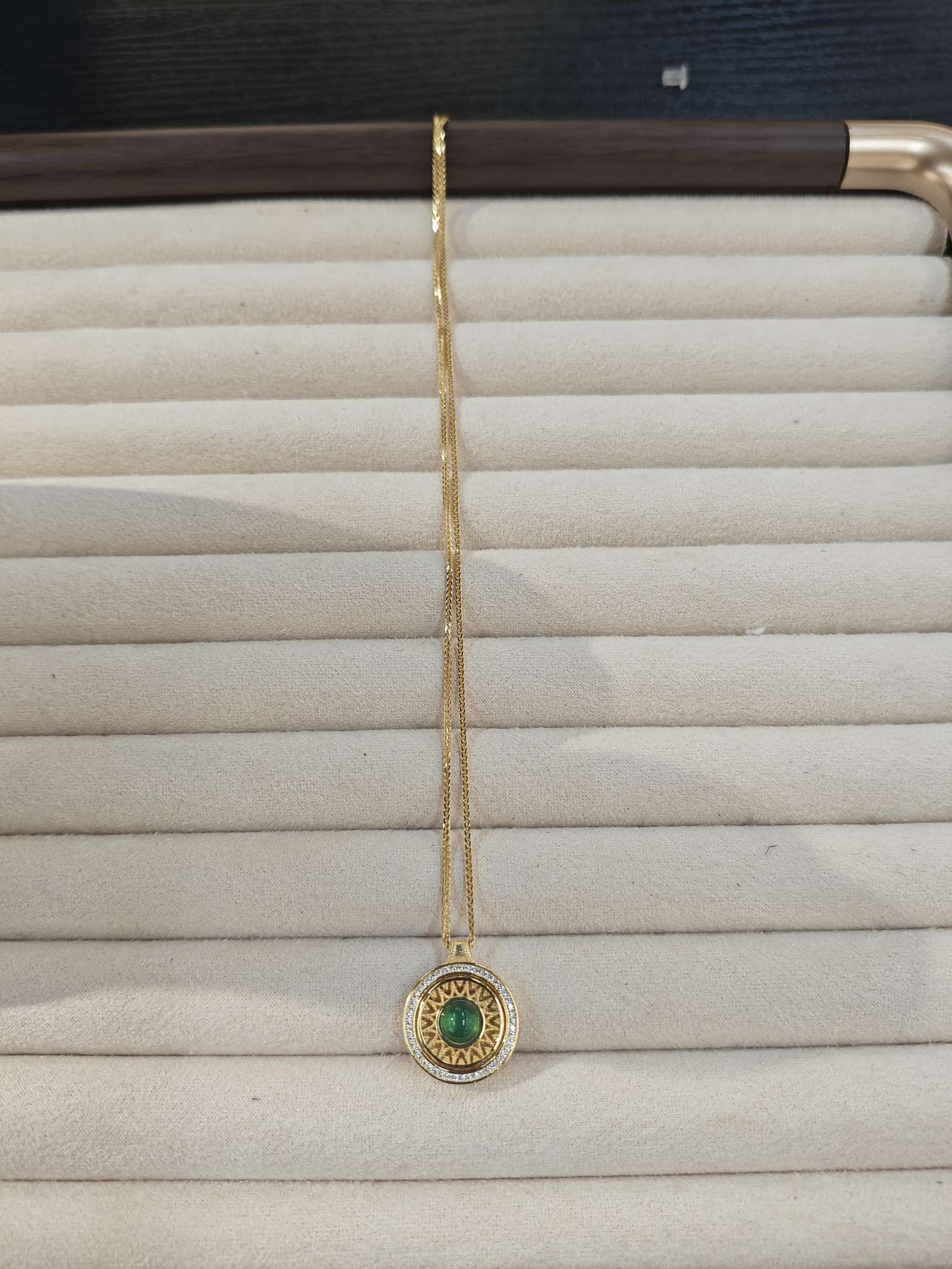 The new S925 silver necklace is a green chalcedony eight-treasure rosette silver necklace accessory detail image 3