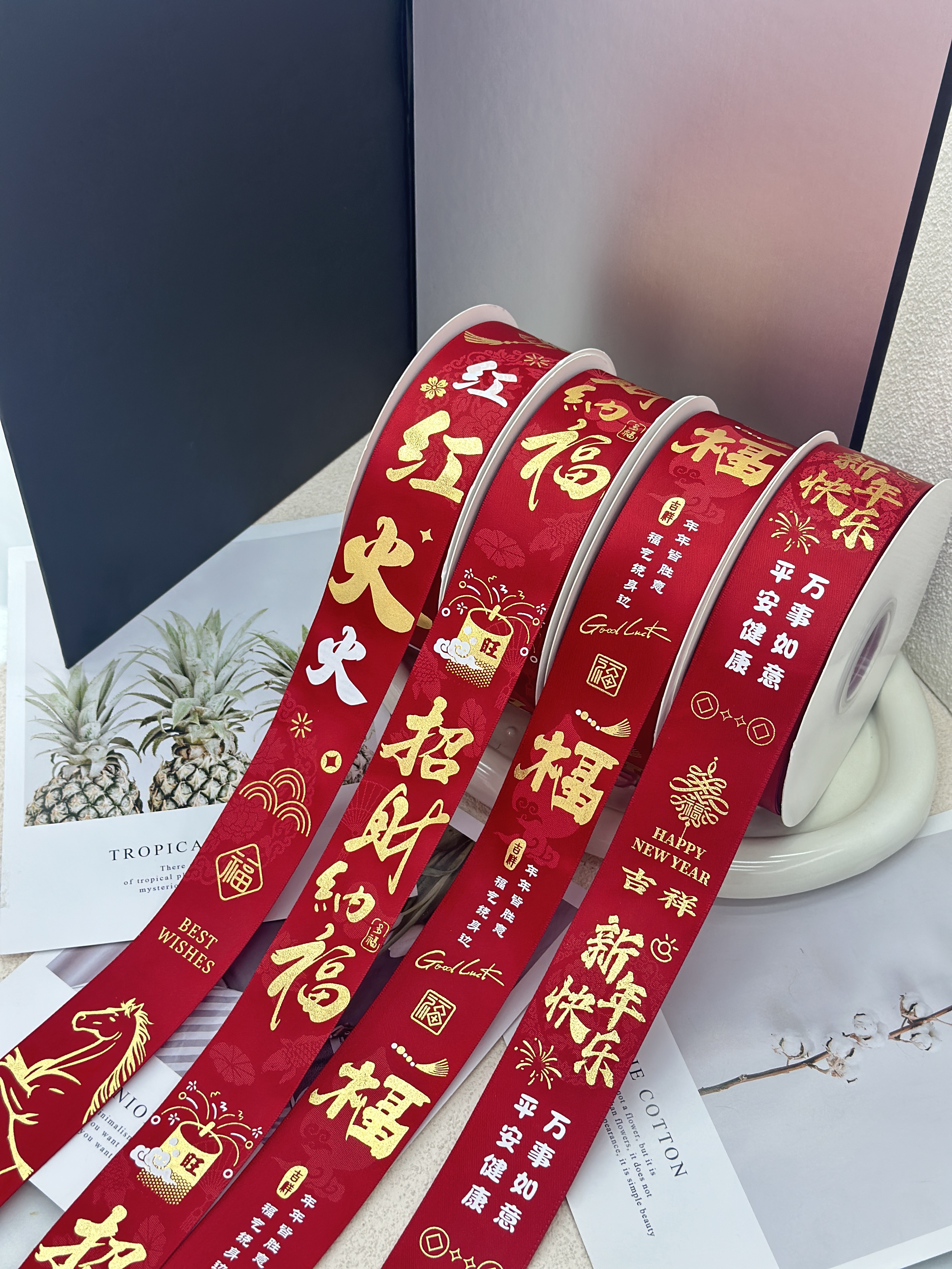 Multicolored and gold-embossed ribbons can be used for flower gift box packaging, DIY handicrafts, etc. Factory direct delivery, abundant stock available. Specification image