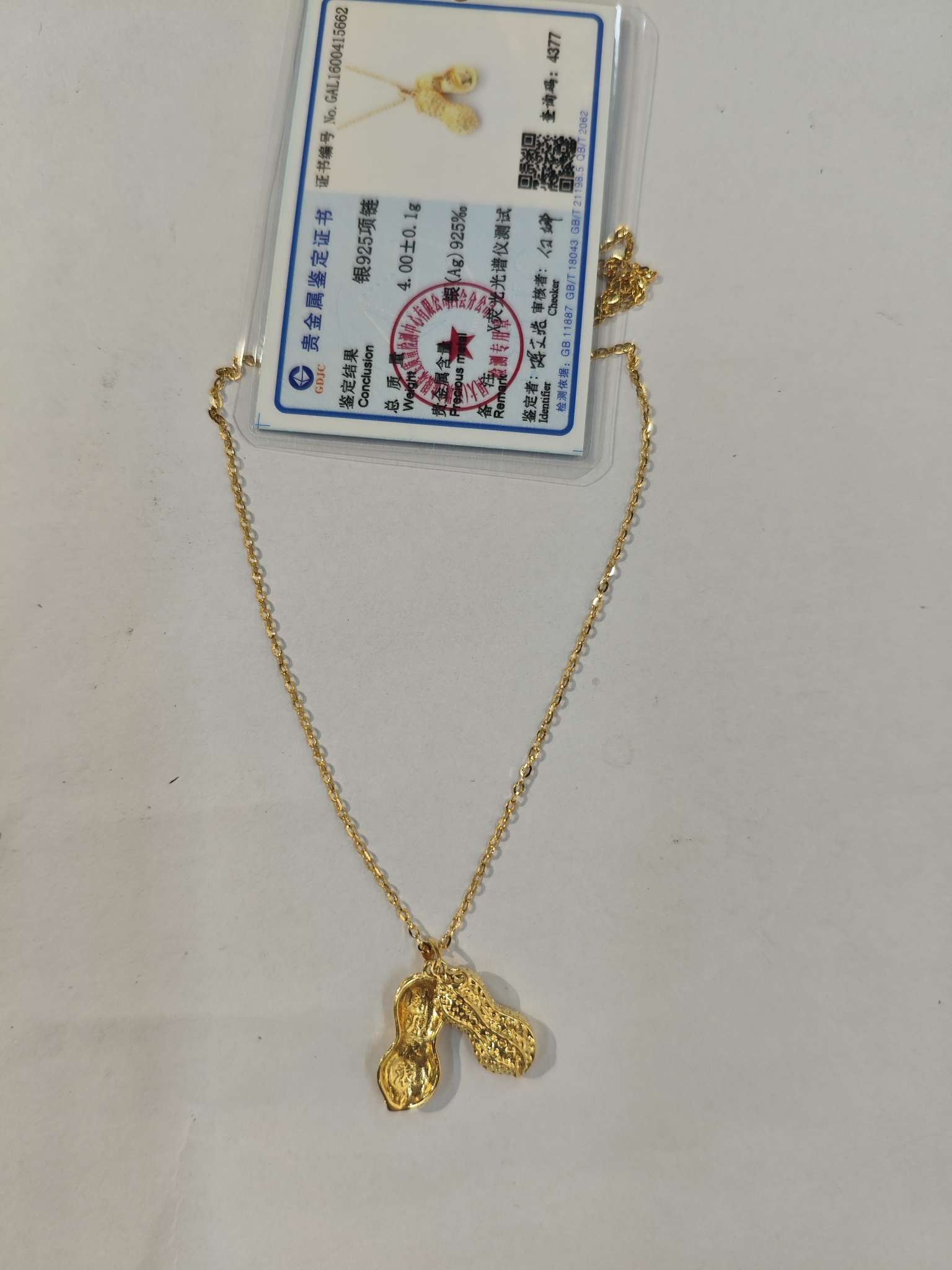 The new necklace is elegant and versatile for ladies. It is a golden peanut S925 silver necklace accessory Application Scenario