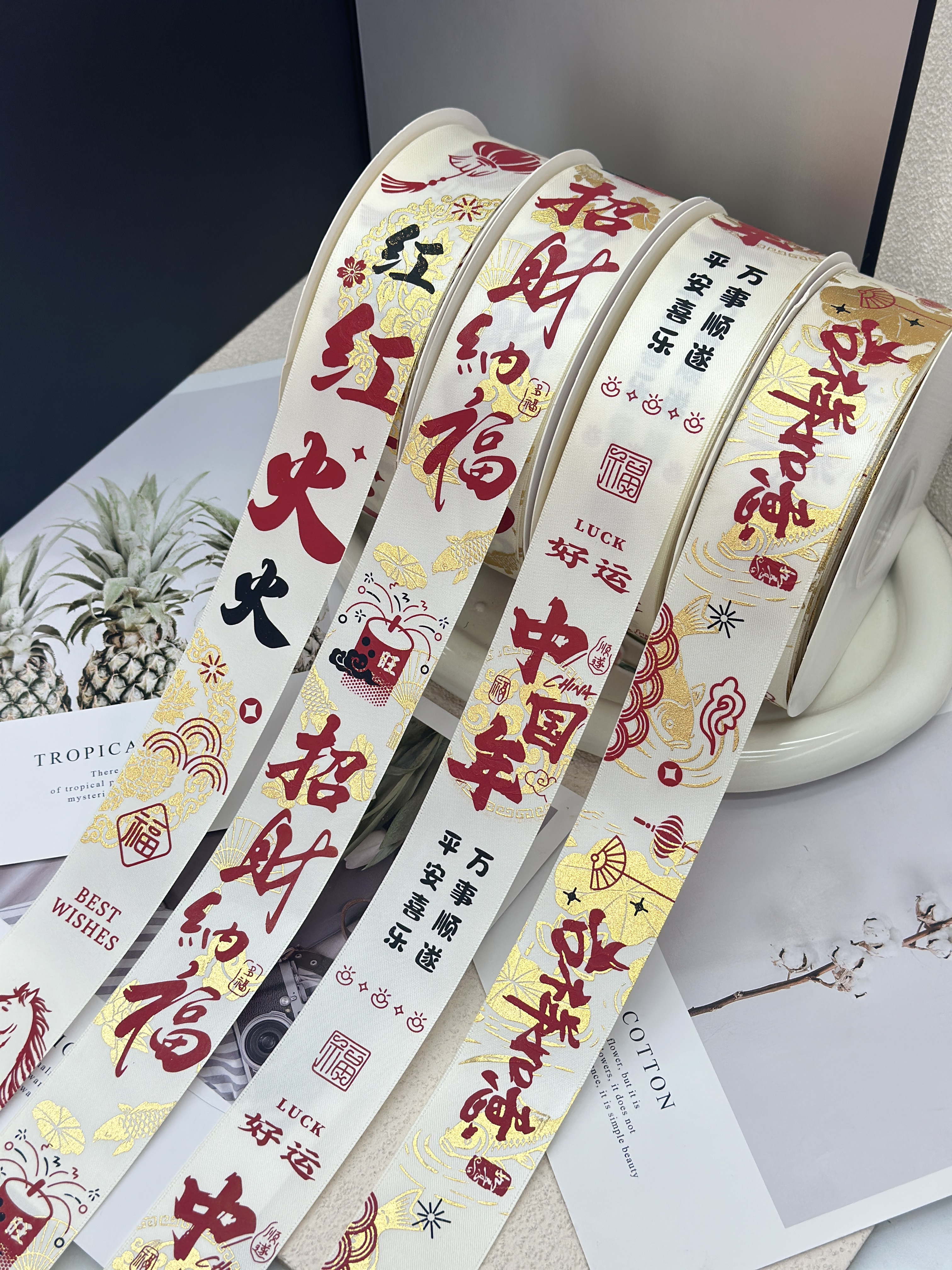 Multicolored and gold-embossed ribbons can be used for flower gift box packaging, DIY handicrafts, etc. Factory direct delivery, abundant stock available. Application Scenario