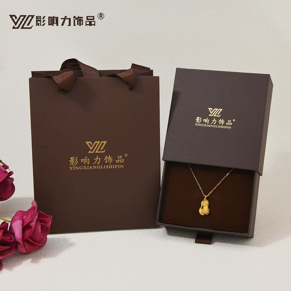 The new necklace is elegant and versatile for ladies. It is a golden peanut S925 silver necklace accessory details Picture