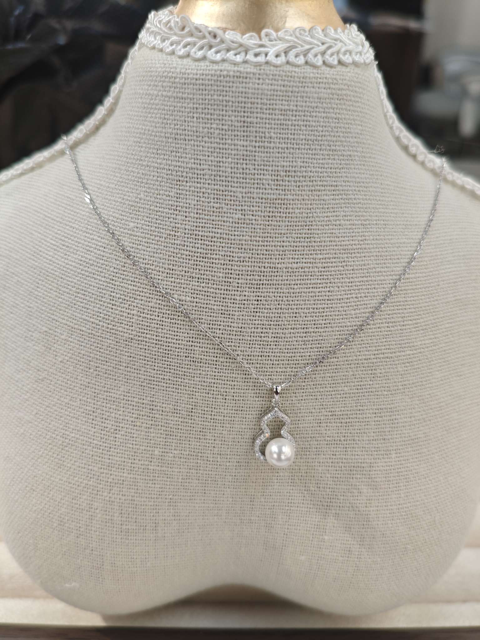 The new pearl necklace and silver jewelry accessory is elegant and versatile. The gourd pearl S925 silver necklace accessory detail image 3