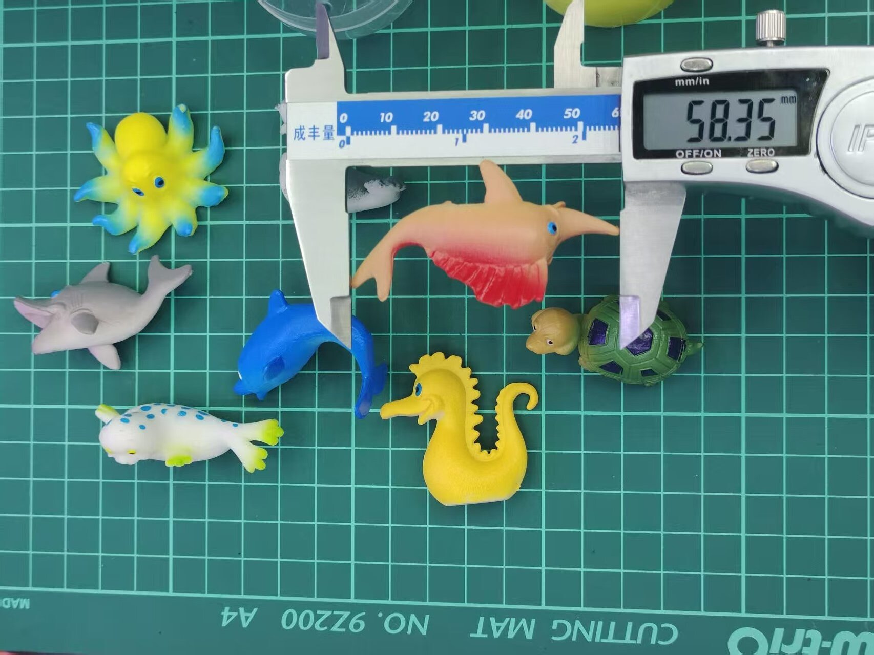 Blue plastic dolphin-shaped electronic scale, small scale, battery electronic scale, electronic scale Specification image