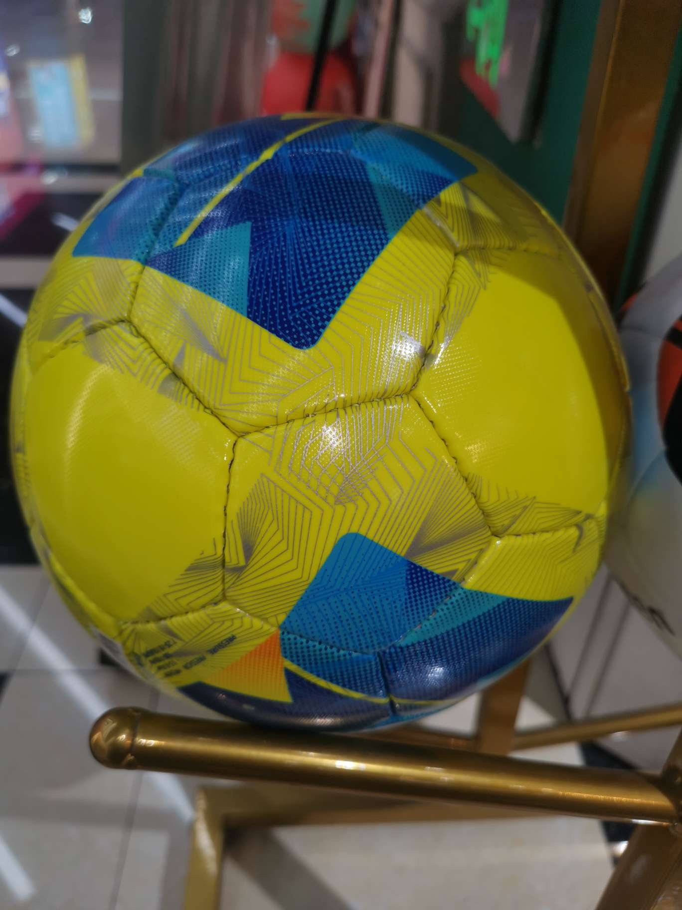 Creative handicrafts, gifts, ornaments, home decoration, other craft ornaments, handcrafted footballs, made in Pakistan, international event standard footballs Item Picture