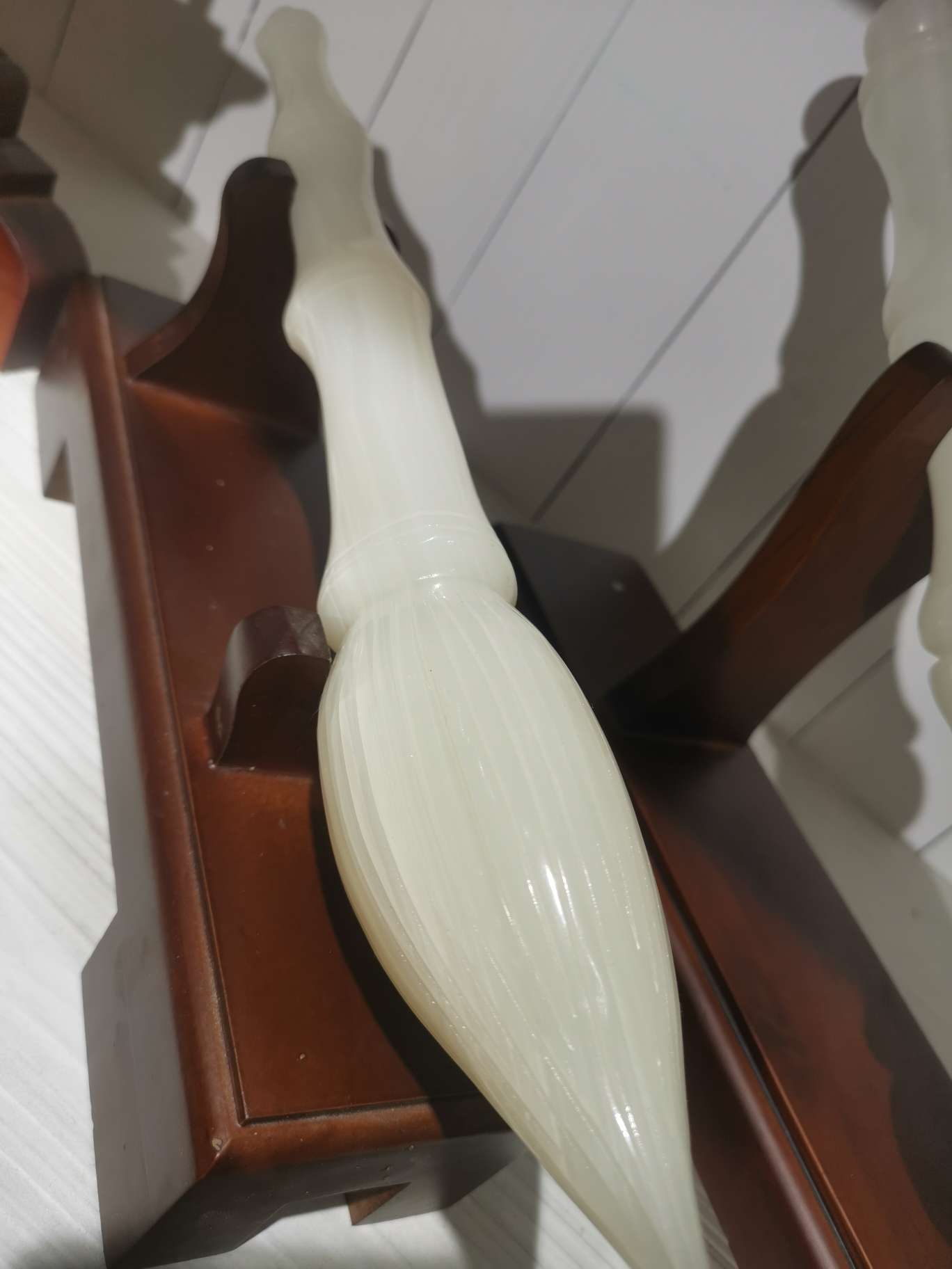 A jade ornament with a divine touch for success in the imperial examination is given as a gift to people, schools, elders, and leaders when moving into a new home Application Scenario