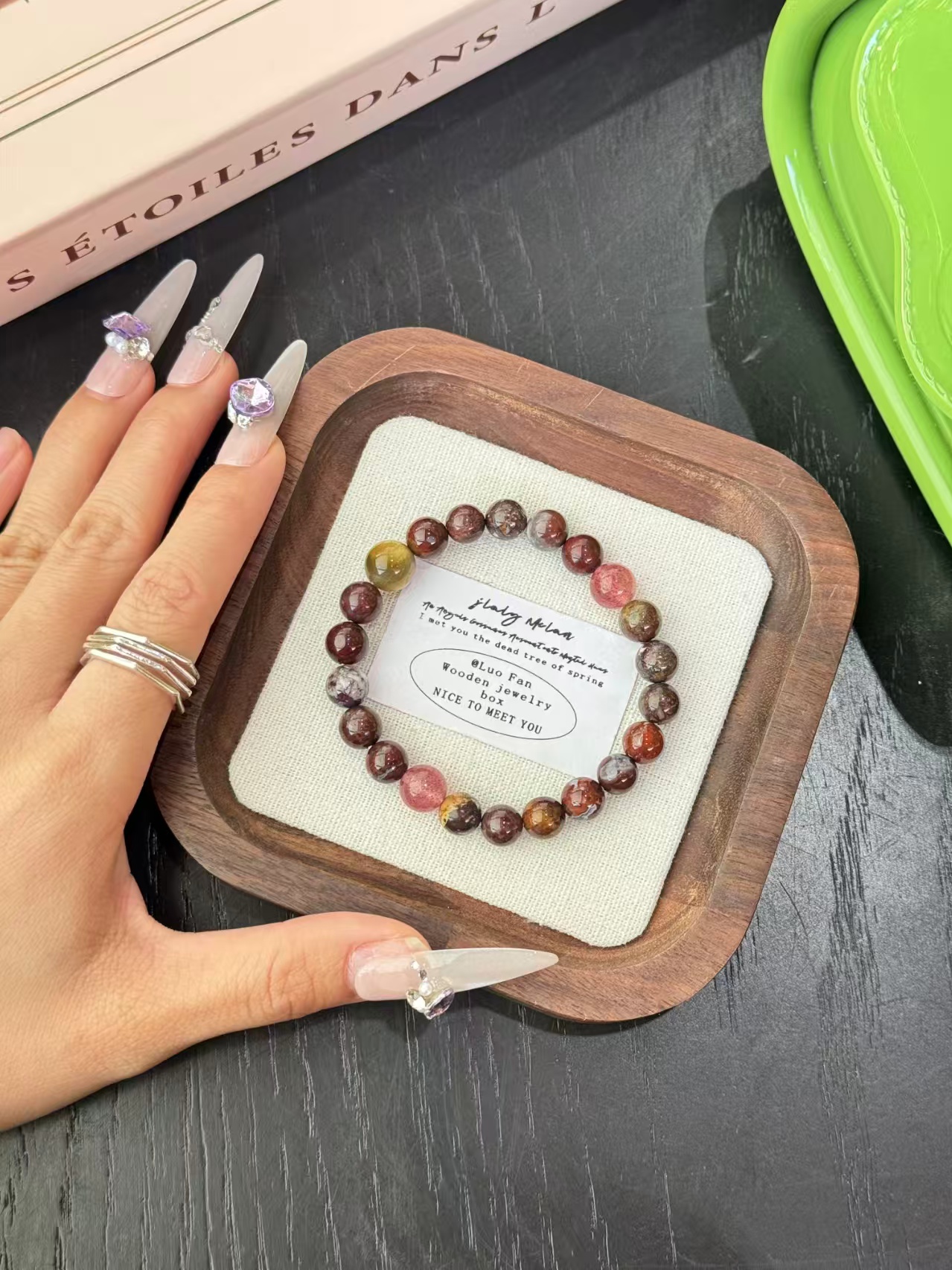 "Honey Love Golden Domain Bracelet, crystal bracelet, Chinese-style fashionable accessory, versatile for spring and summer. Application Scenario
