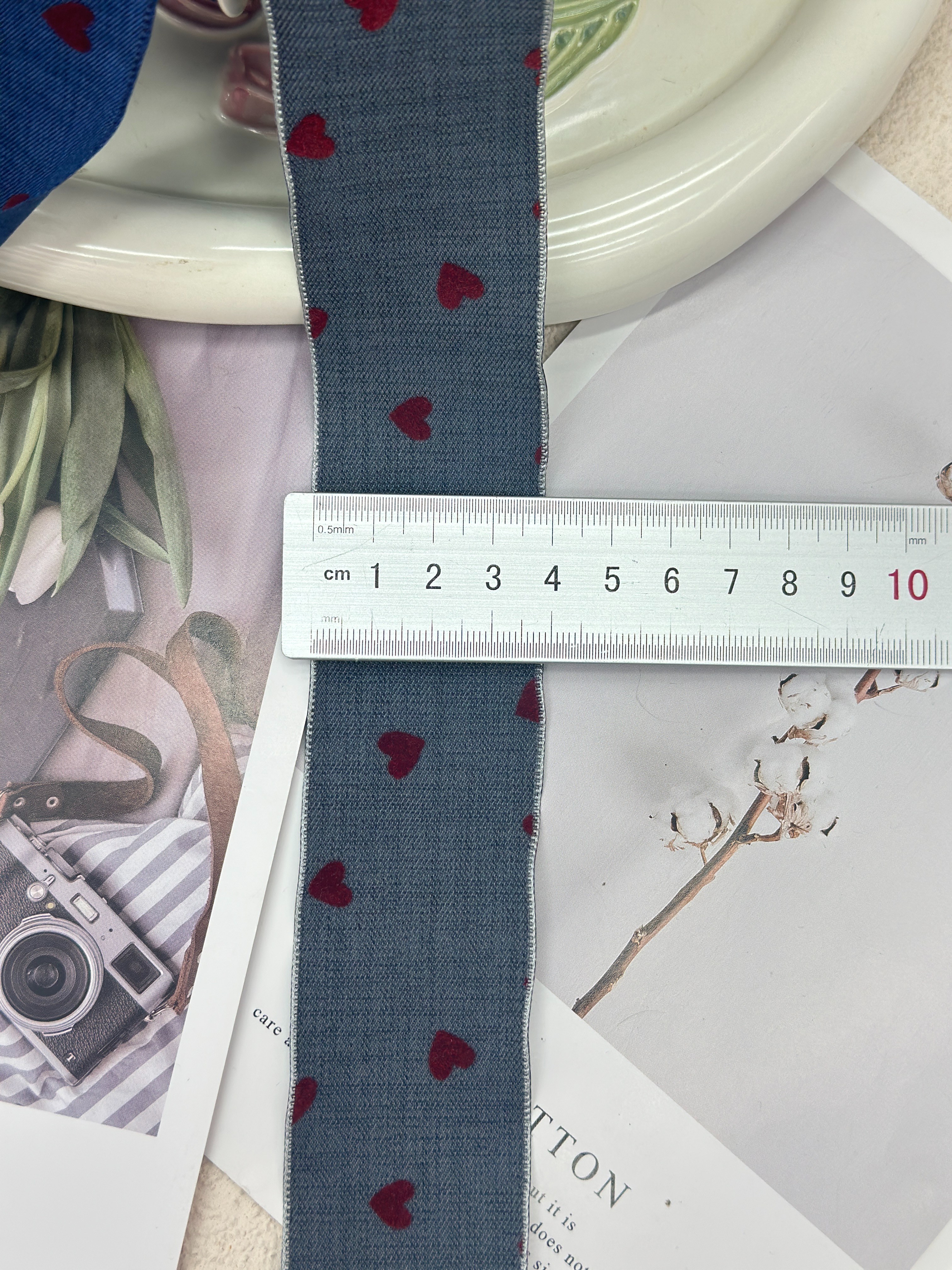 The 12-point straight-edge heart-shaped denim ribbon can be used for gift wrapping, bouquet wrapping, bows, and DIY handicrafts Item Picture