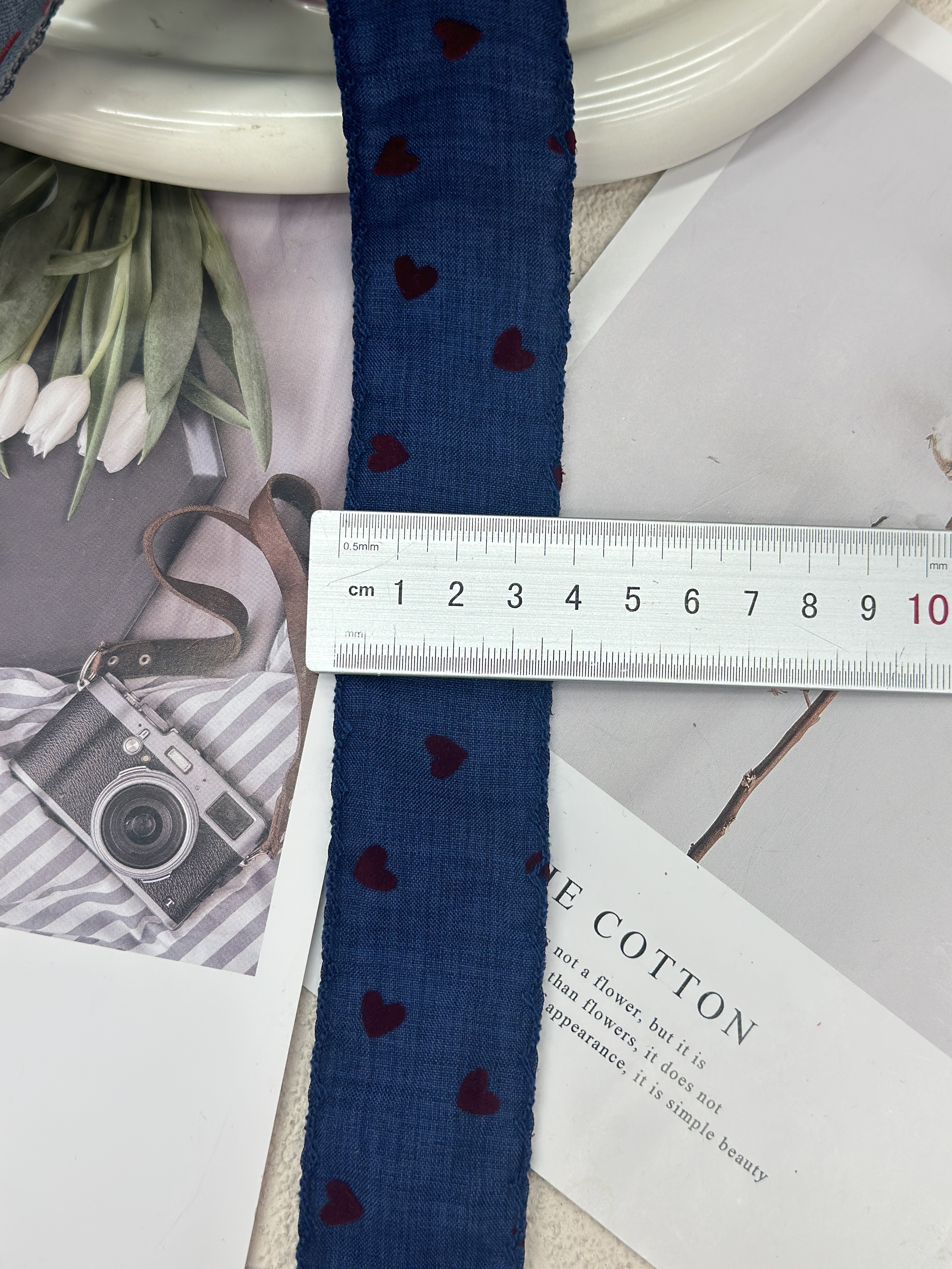 The 12-point outlined heart denim ribbon can be used for gift wrapping, bouquet wrapping, bows, and DIY handicrafts Item Picture