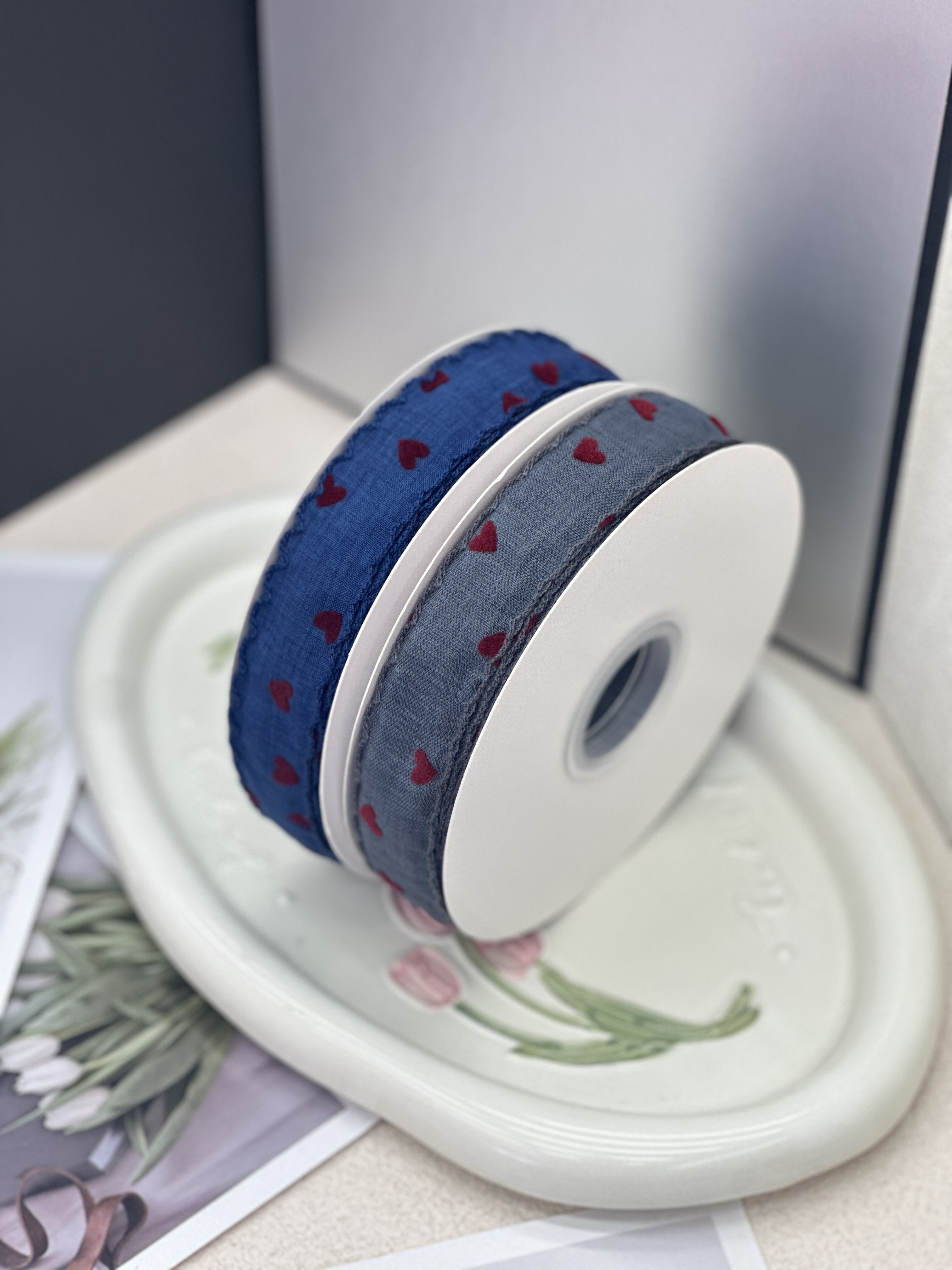 The 8-point outlined heart denim ribbon can be used for gift wrapping, bouquet wrapping, diy handicrafts, and bows