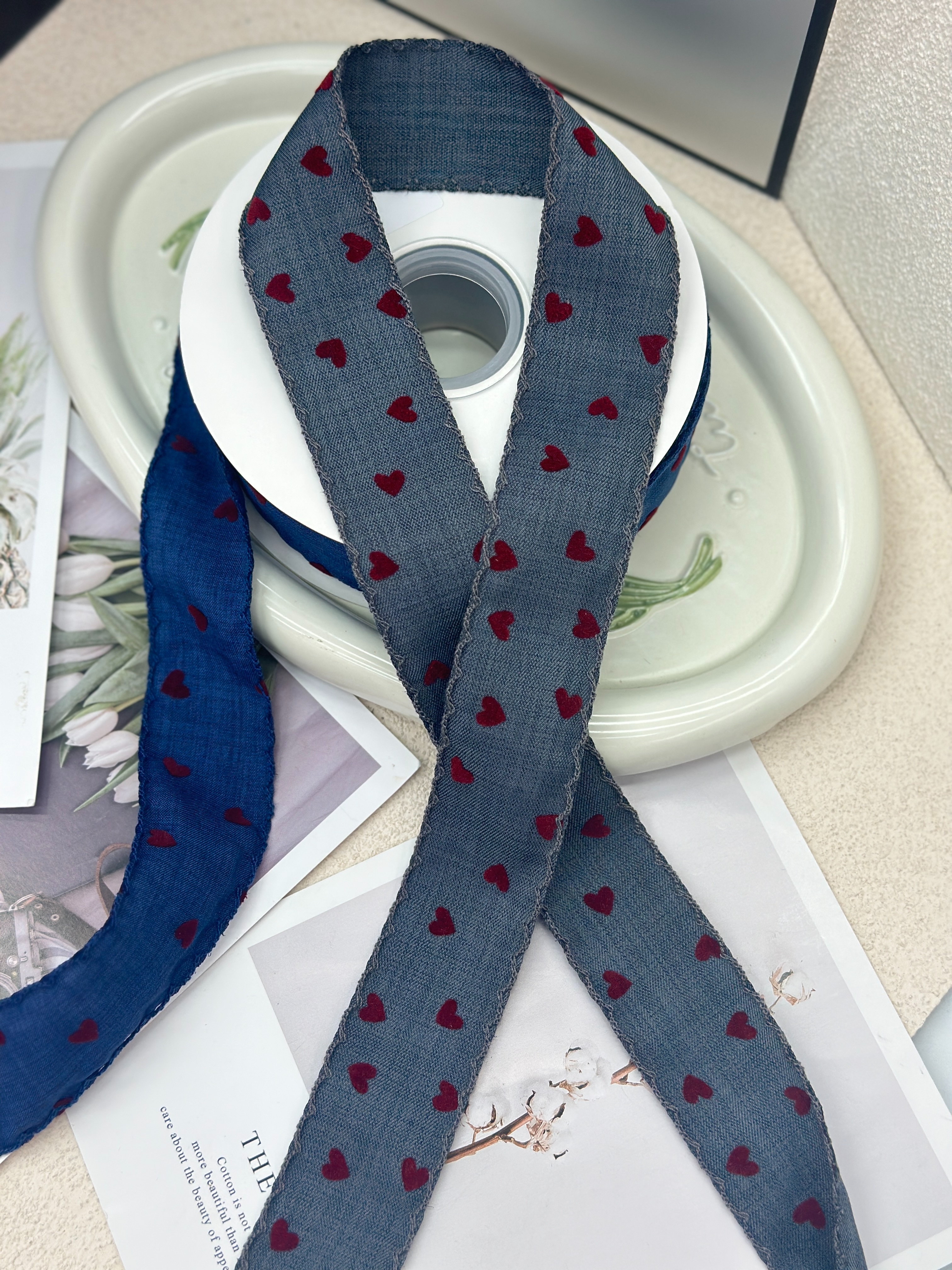 The 12-point outlined heart denim ribbon can be used for gift wrapping, bouquet wrapping, bows, and DIY handicrafts Application Scenario