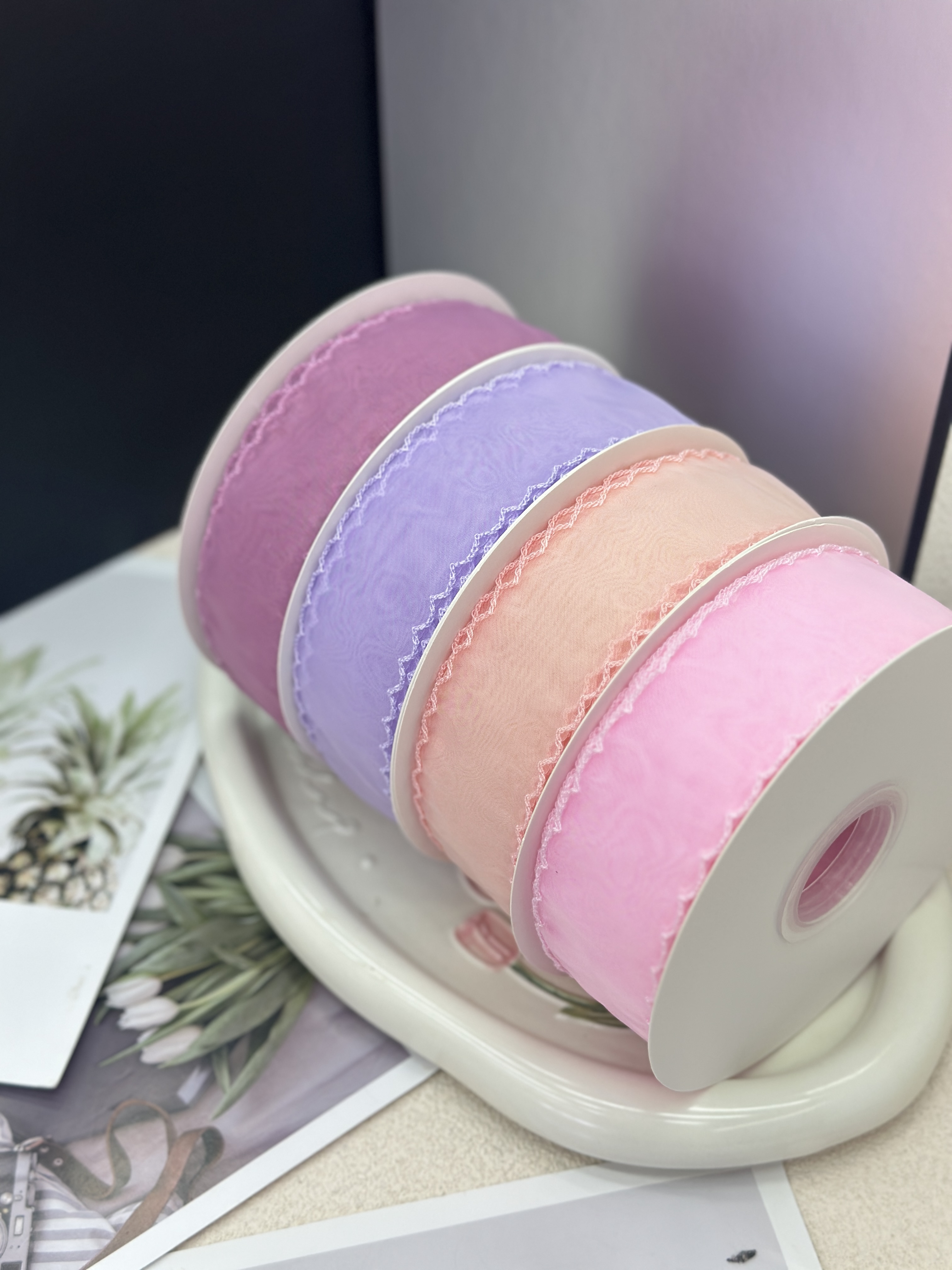The 12-point plain gauze can be used for gift wrapping, bouquet wrapping, bows, and DIY handicrafts