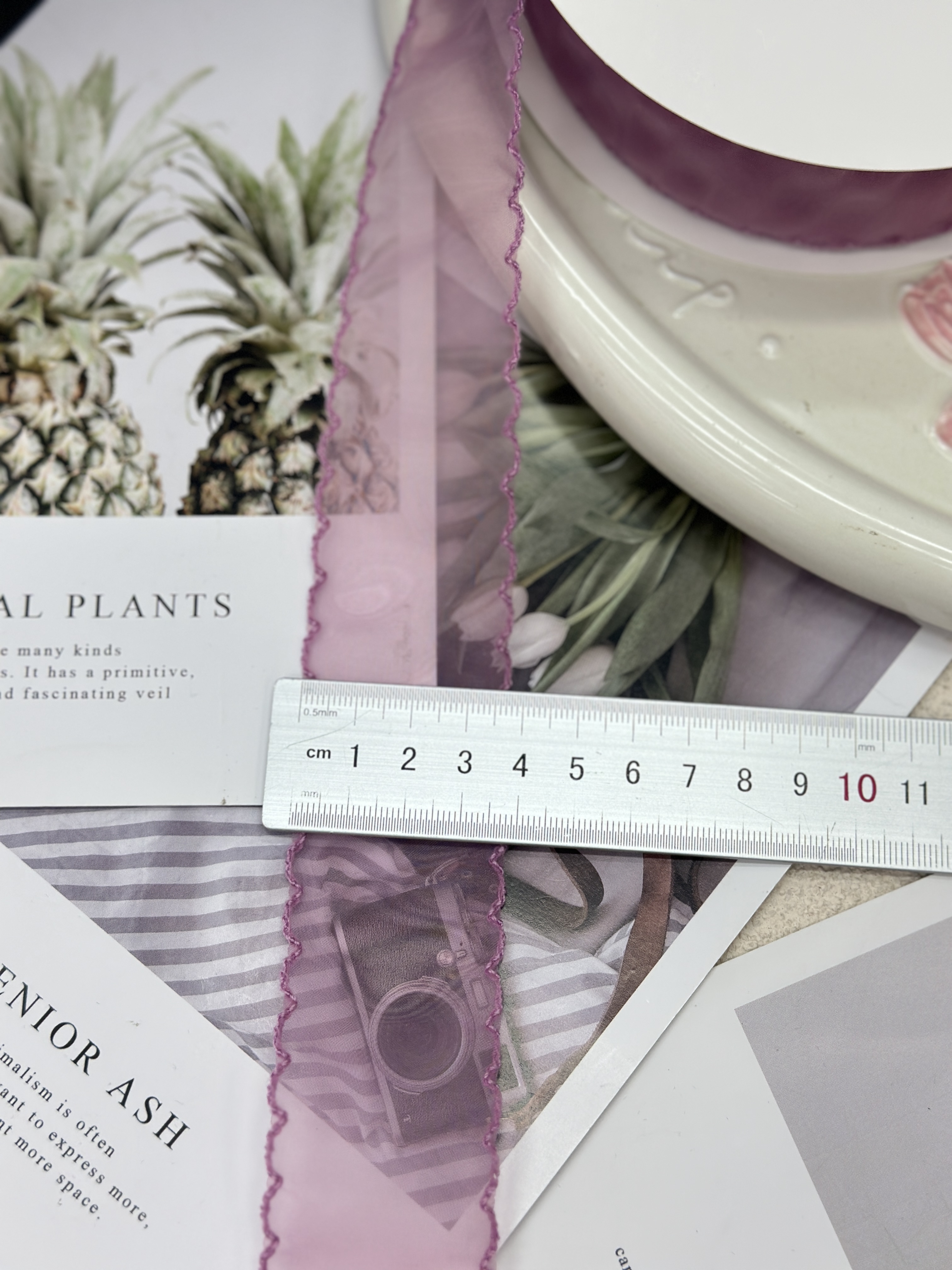 The 12-point plain gauze can be used for gift wrapping, bouquet wrapping, bows, and DIY handicrafts Item Picture