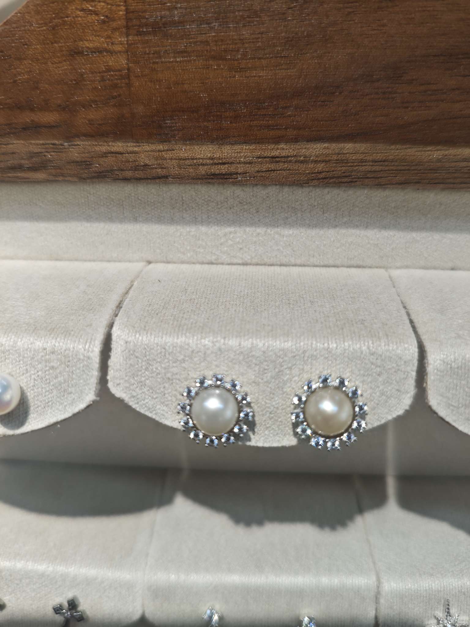 S925 Pure silver pearl ear studs, ear needles, natural pearl, fashionable silver ear studs detail image 2