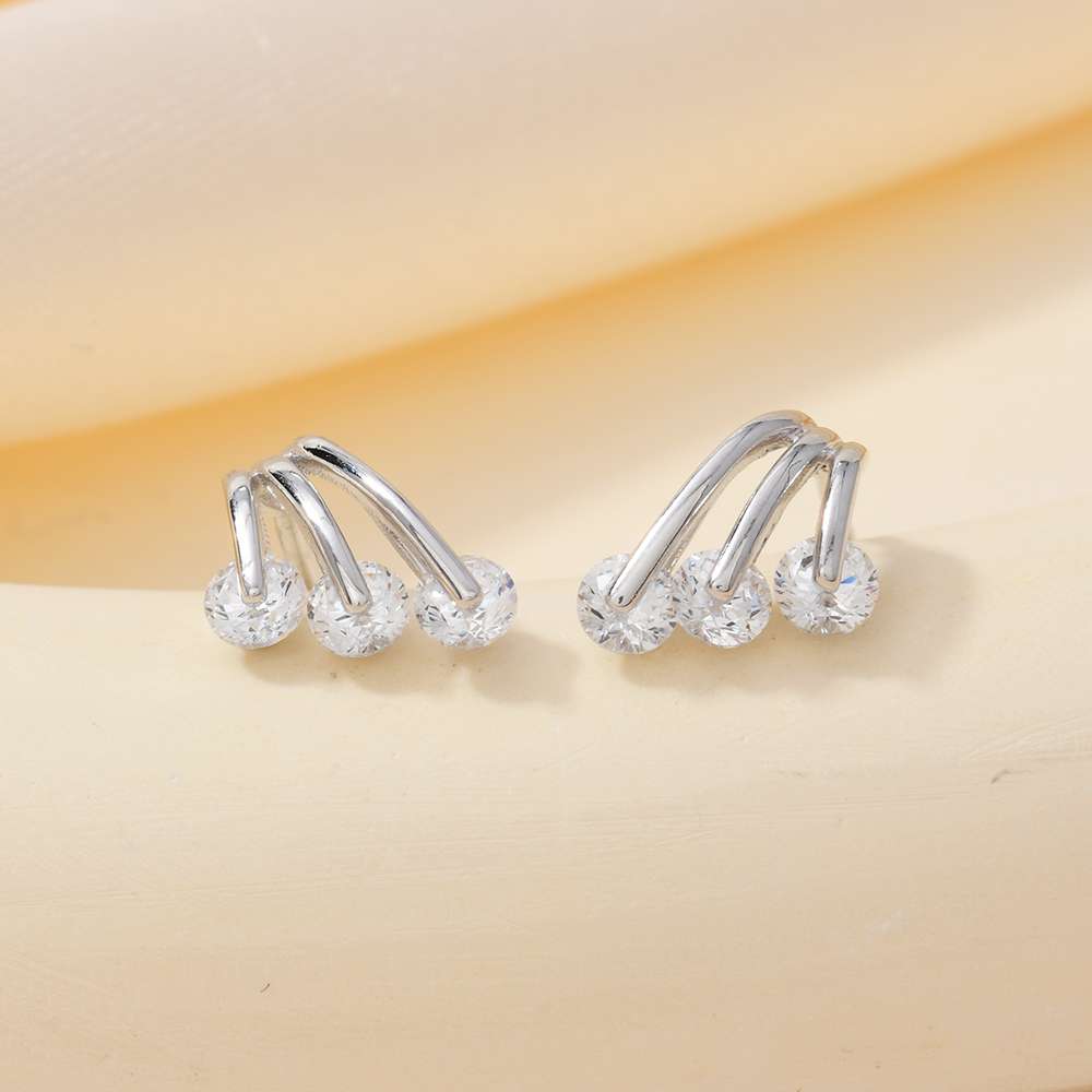 S925 sterling silver ear studs, ear needles, ear hole Care accessories, Star Track three-diamond silver ear studs