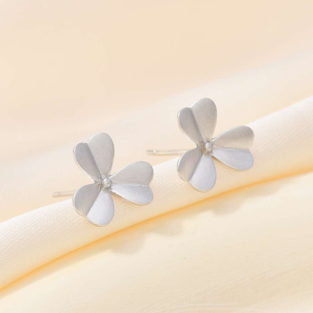 A pair of S925 pure pearl ear studs, ear needles for ear piercing, third-color flower silver ear studs