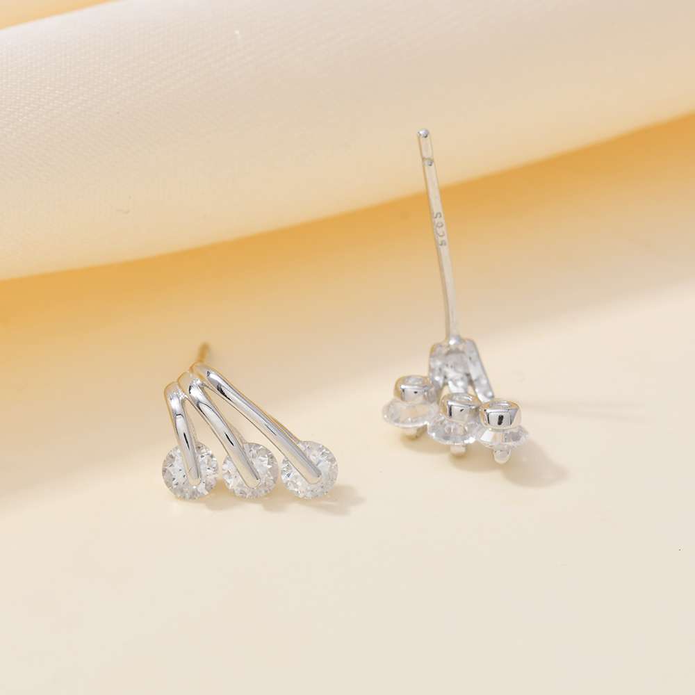 S925 sterling silver ear studs, ear needles, ear hole Care accessories, Star Track three-diamond silver ear studs detail image 2
