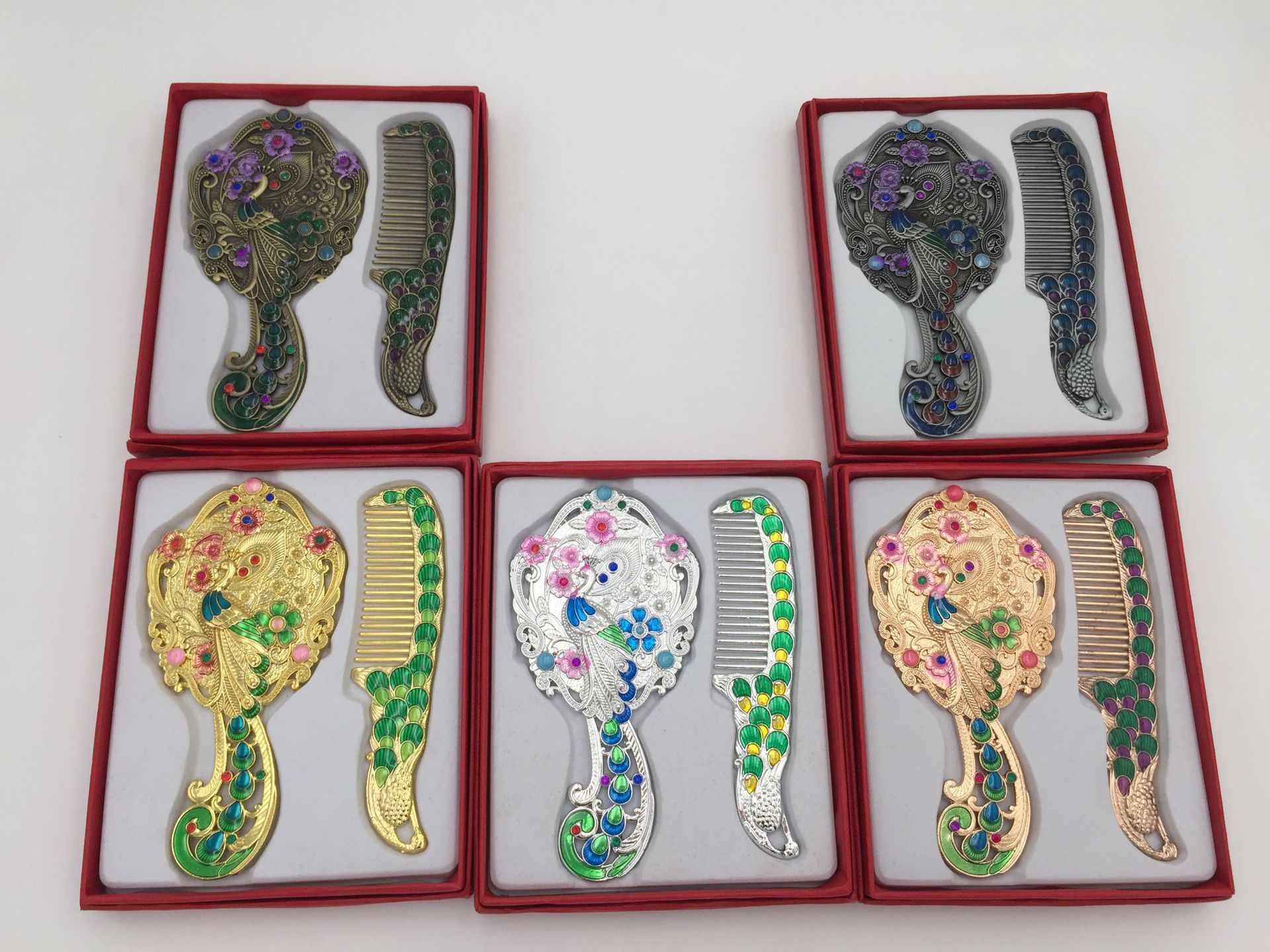 Russian tin-colored metal makeup mirror comb set, retro small peacock handle gift, portable details Picture