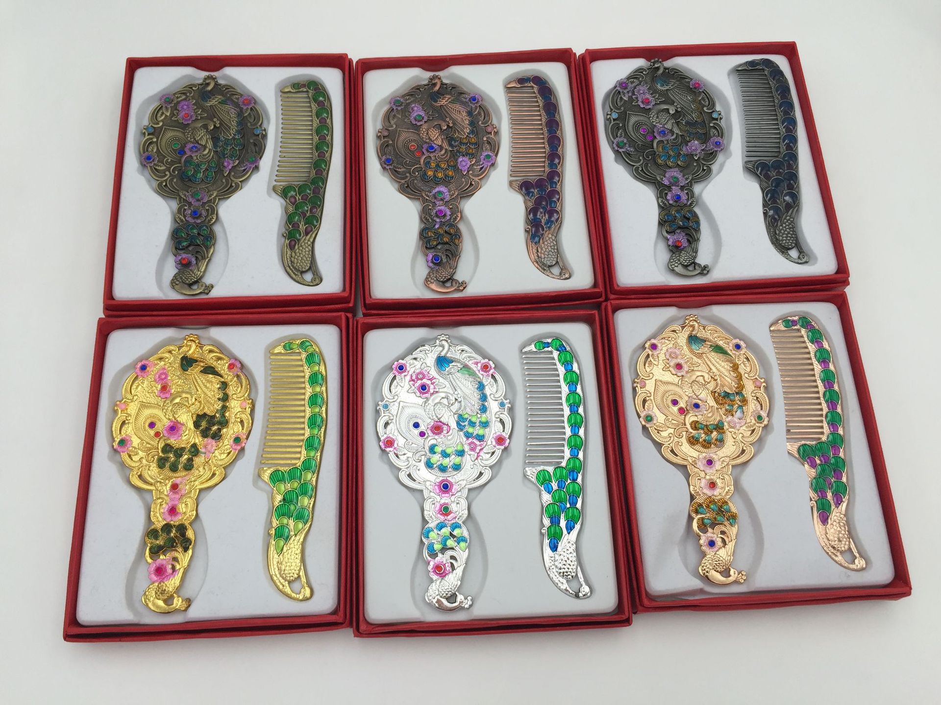 Russian tin-colored metal makeup mirror comb set, retro small peacock handle gift, portable Specification image