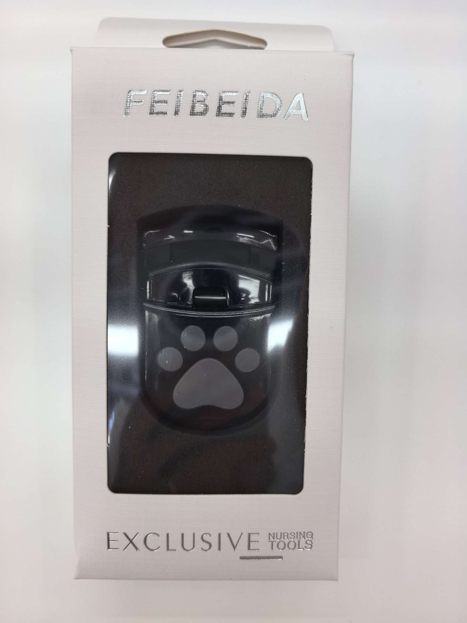 Portable mini eyelash curler, local eyelash curling and styling device, false eyelash assistant, a good beauty tool Application Scenario